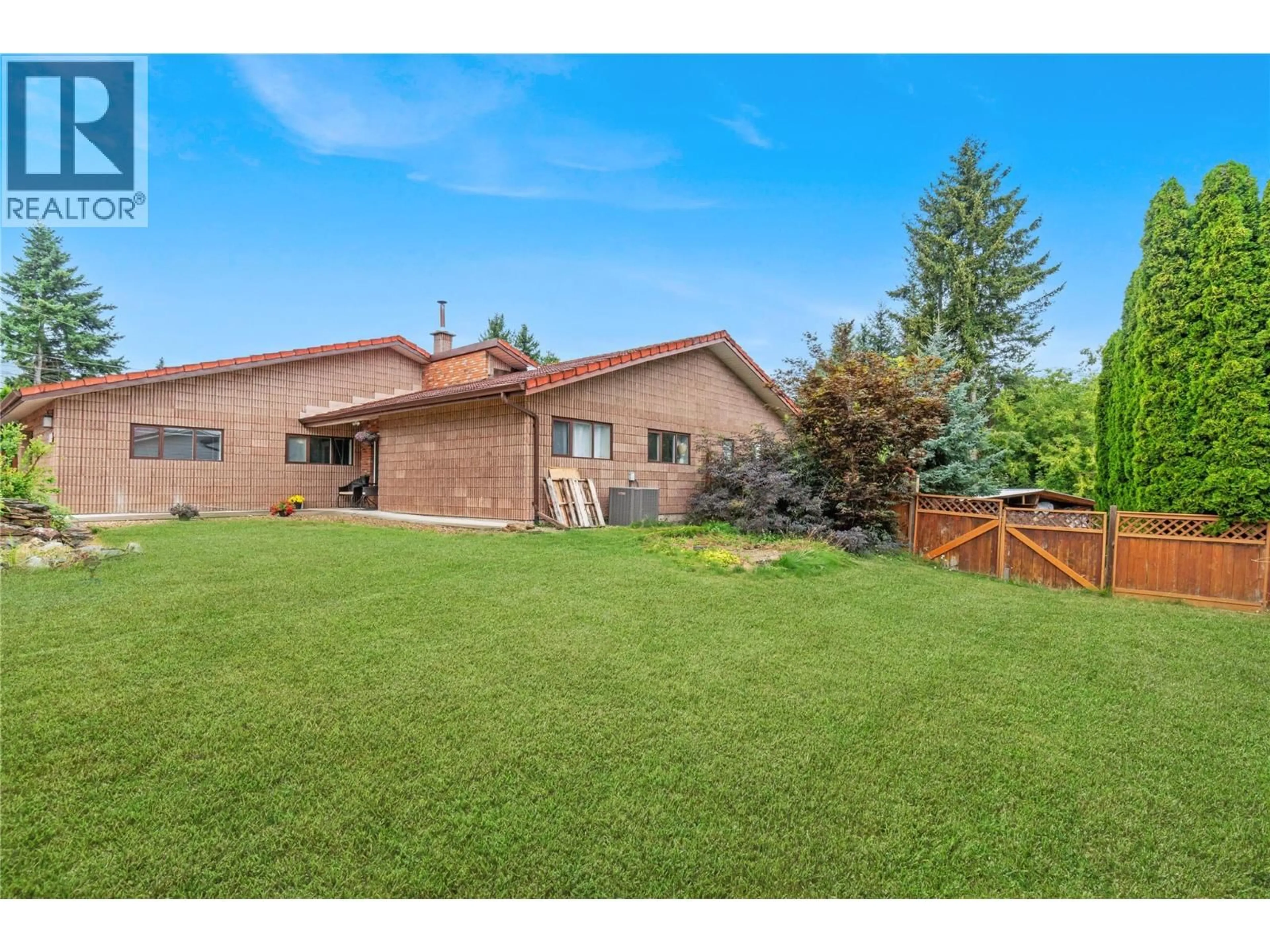 A pic from outside/outdoor area/front of a property/back of a property/a pic from drone, mountain view for 3111 5 AVENUE SOUTHEAST, Salmon Arm British Columbia V1E2B8