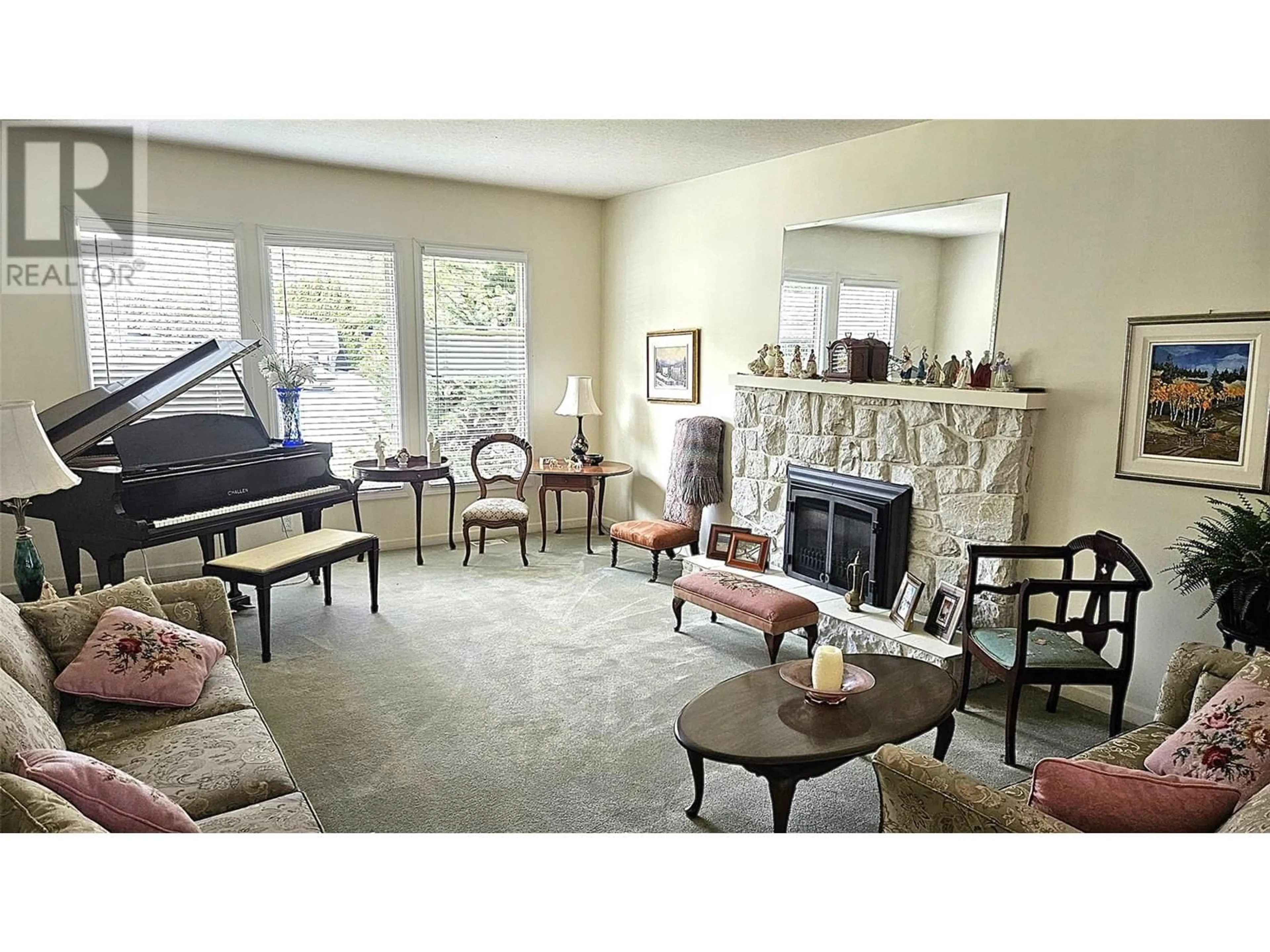 Living room with furniture, unknown for 112 MONMOUTH DRIVE, Kamloops British Columbia V2E1L8