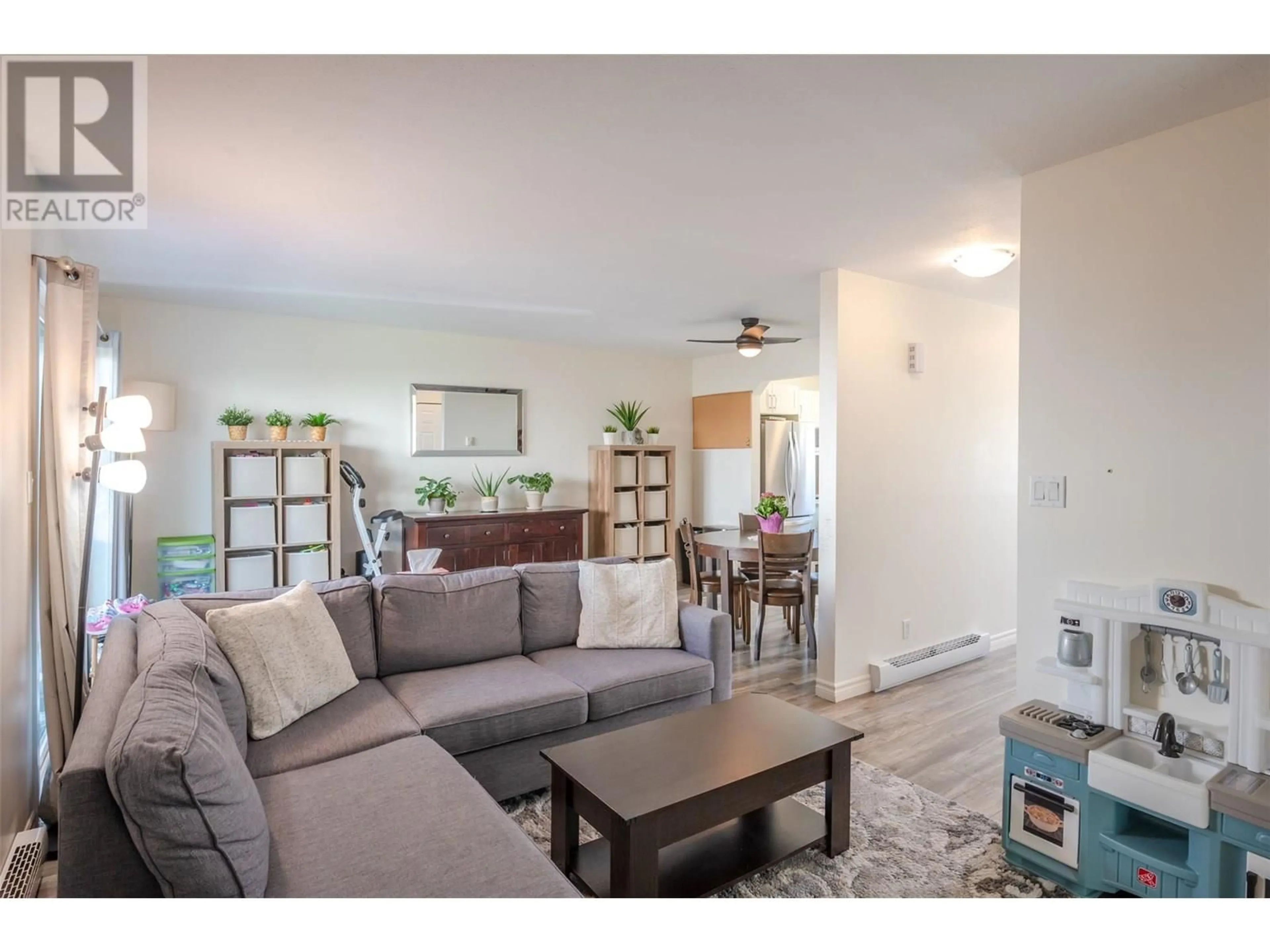 Living room with furniture, unknown for 105 - 970 OAKVILLE STREET, Penticton British Columbia V2A8J6