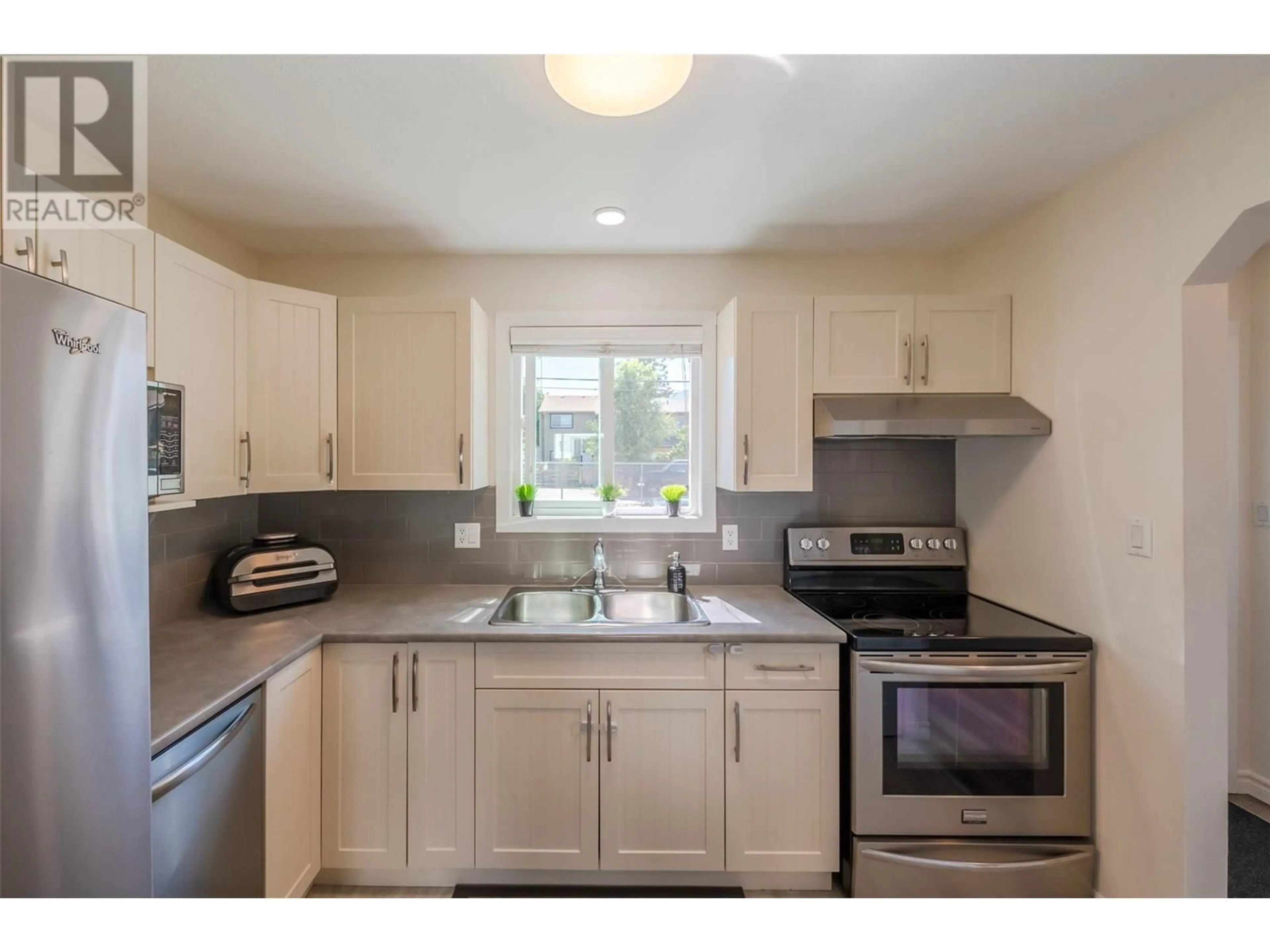 Standard kitchen, unknown for 105 - 970 OAKVILLE STREET, Penticton British Columbia V2A8J6