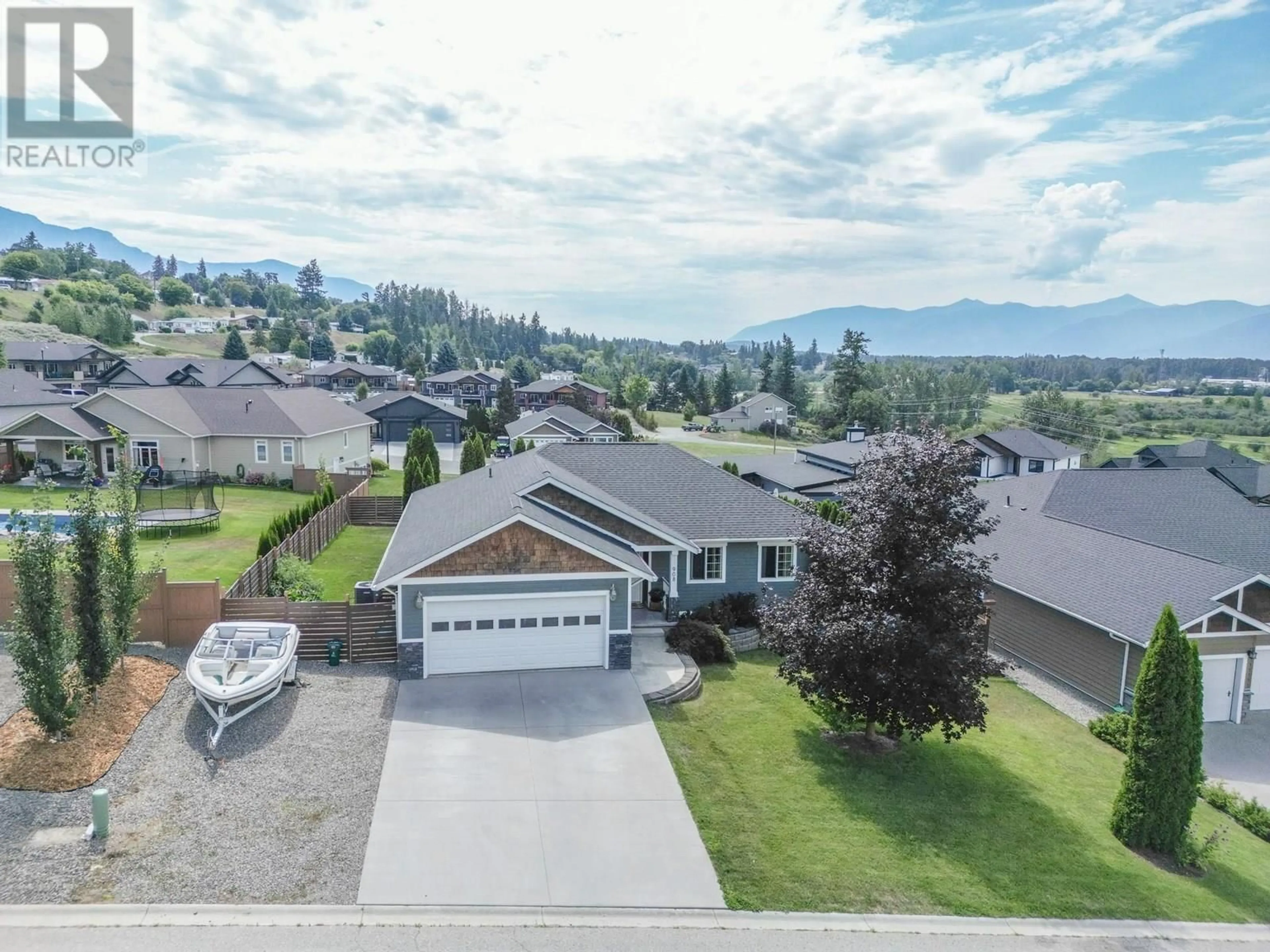 A pic from outside/outdoor area/front of a property/back of a property/a pic from drone, mountain view for 908 PURCELL CRESCENT, Creston British Columbia V0B1G3