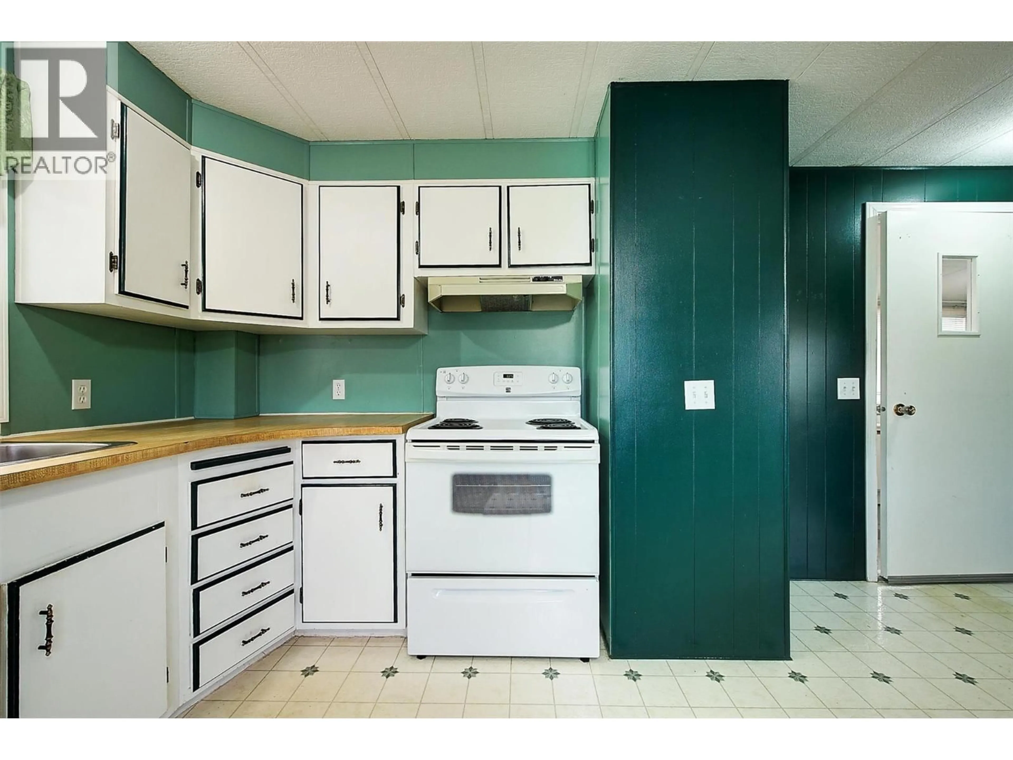 Standard kitchen, unknown for 34 - 2001 97 HIGHWAY SOUTH, Westbank British Columbia V1Z1B2