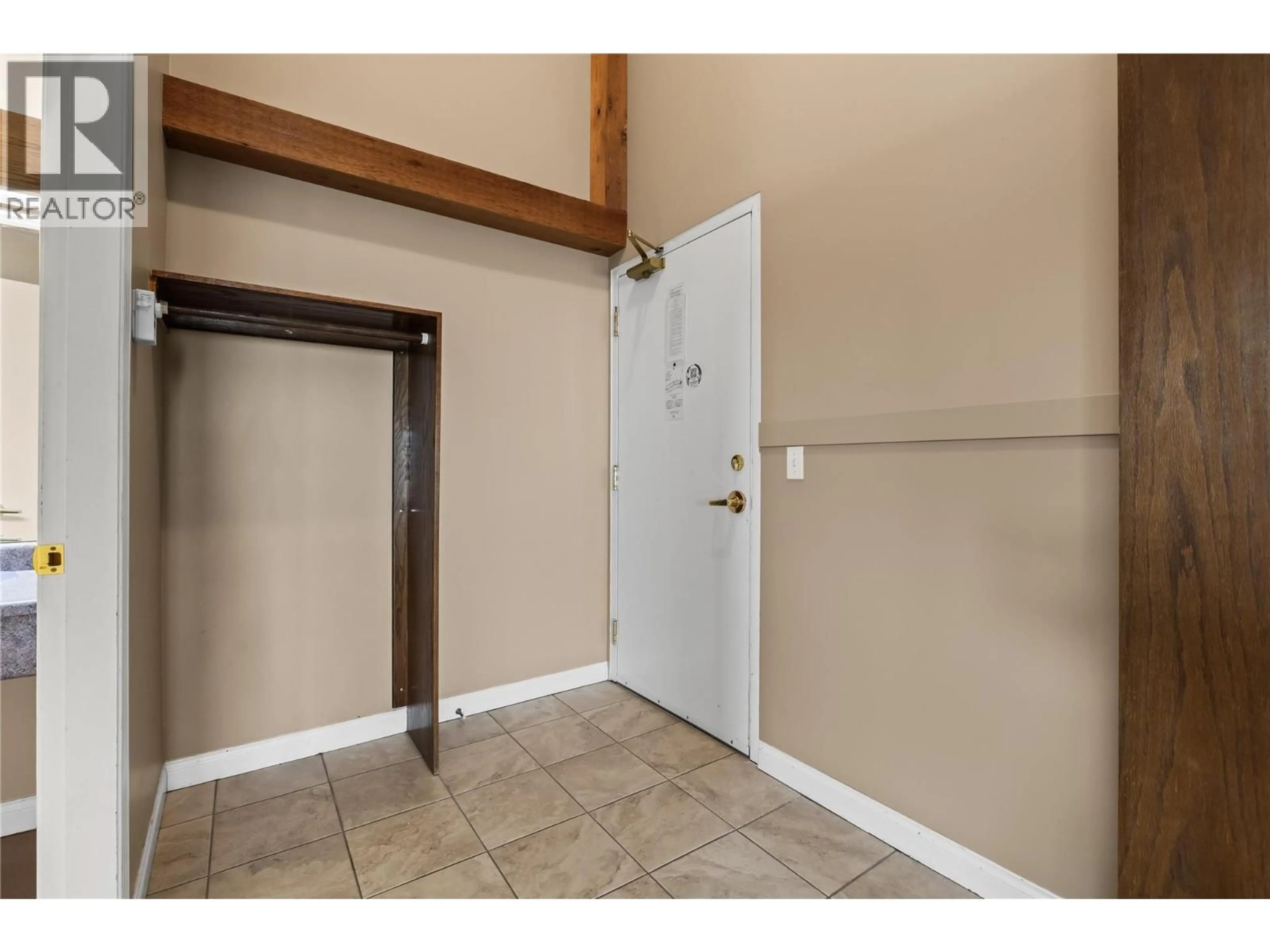 Indoor entryway for 202 - 5275 BIG WHITE ROAD, Big White British Columbia V1P1P4