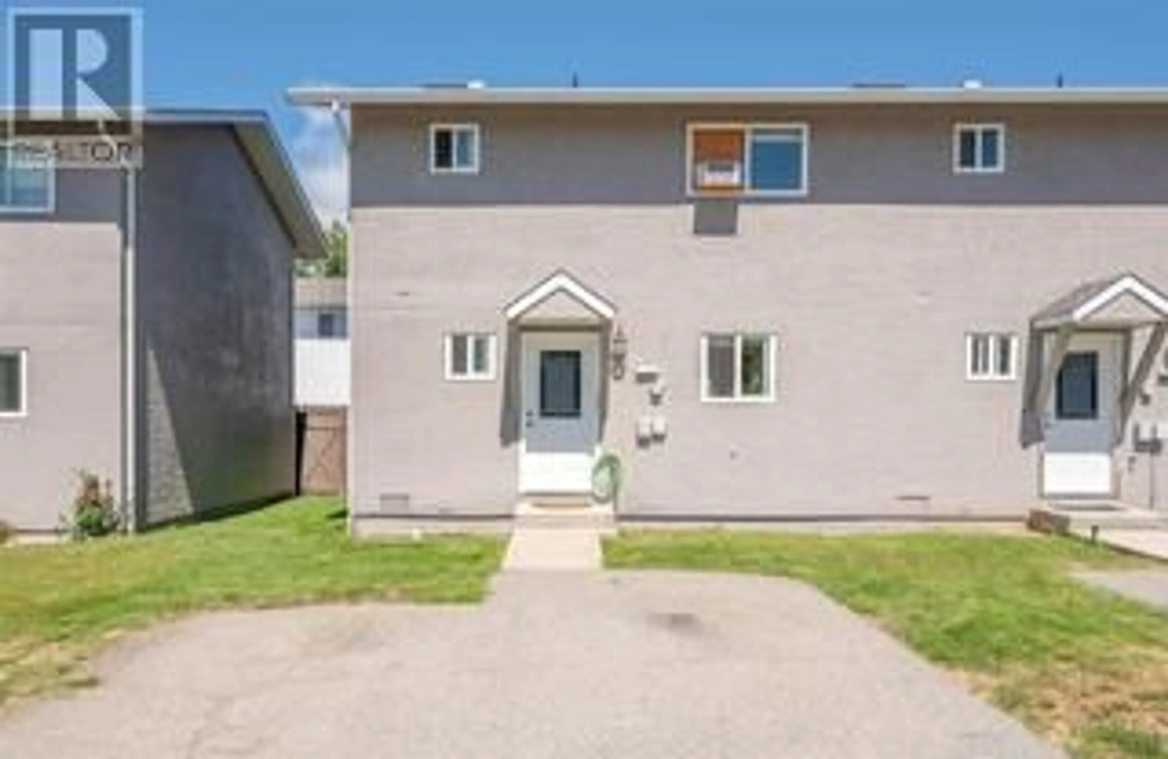 Home with vinyl exterior material, street for 105 - 970 OAKVILLE STREET, Penticton British Columbia V2A8J6