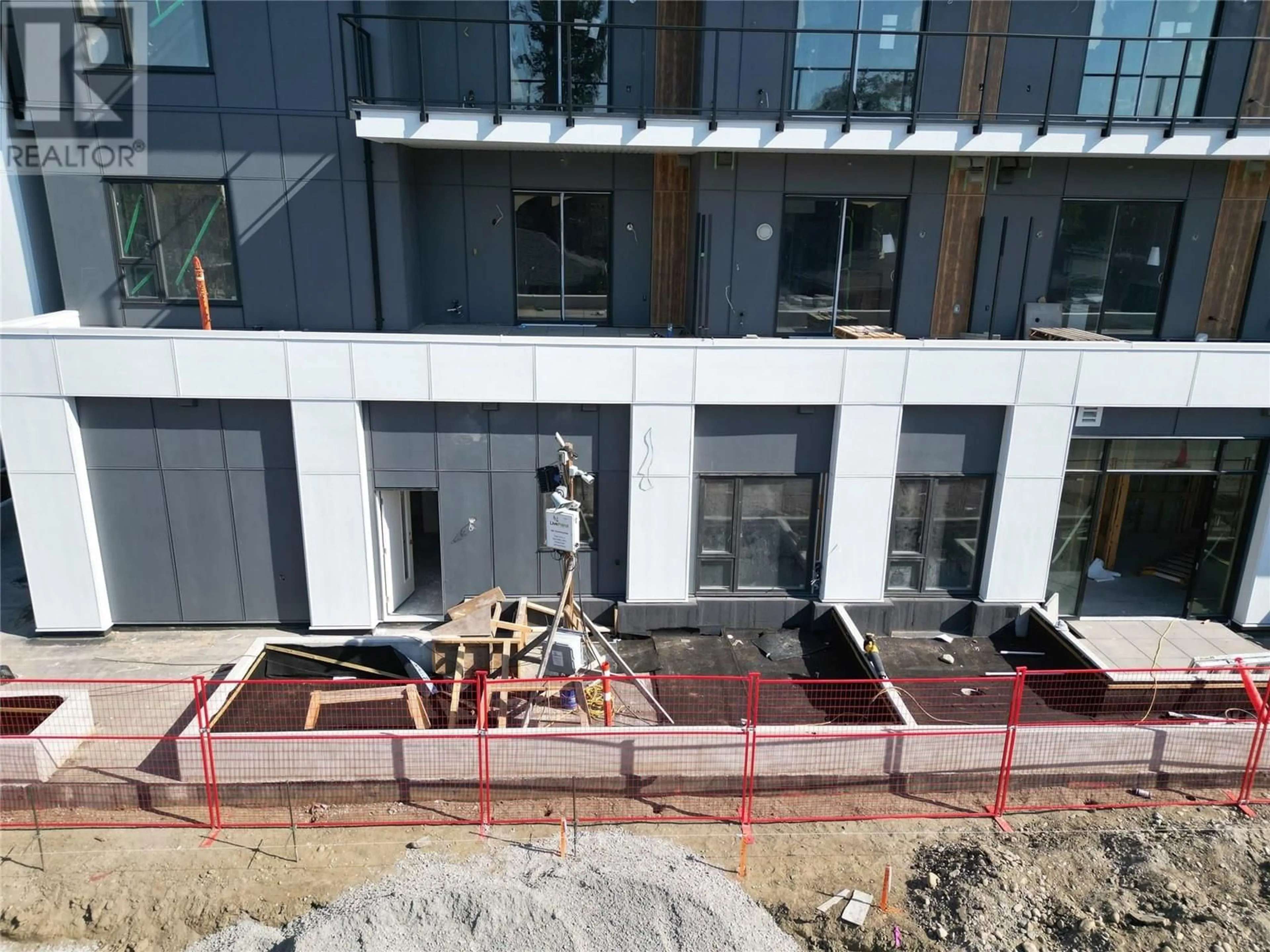 A pic from outside/outdoor area/front of a property/back of a property/a pic from drone, building for 1380 PRIDHAM AVENUE, Kelowna British Columbia V1Y6B5