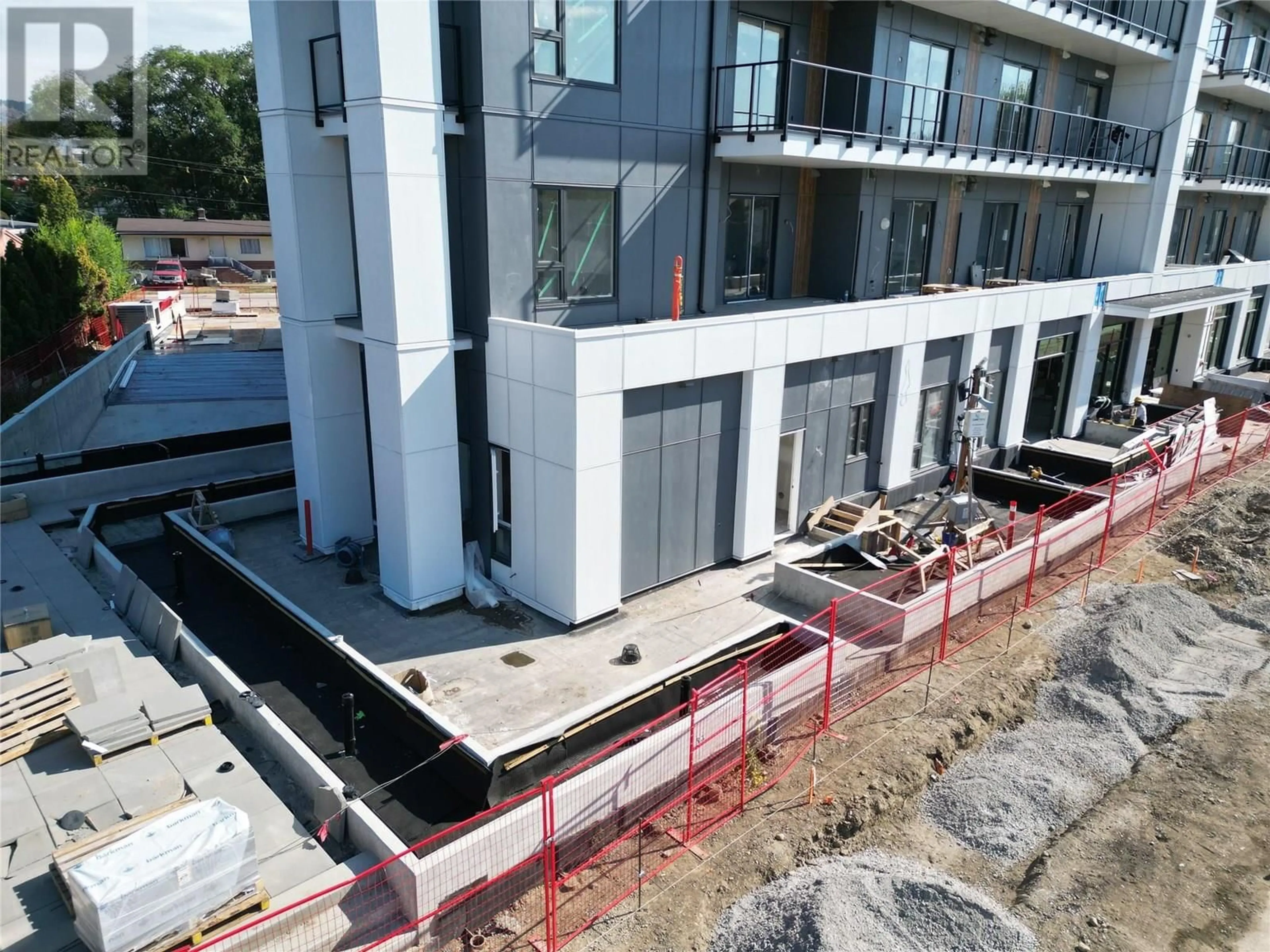 A pic from outside/outdoor area/front of a property/back of a property/a pic from drone, building for 1380 PRIDHAM AVENUE, Kelowna British Columbia V1Y6B5
