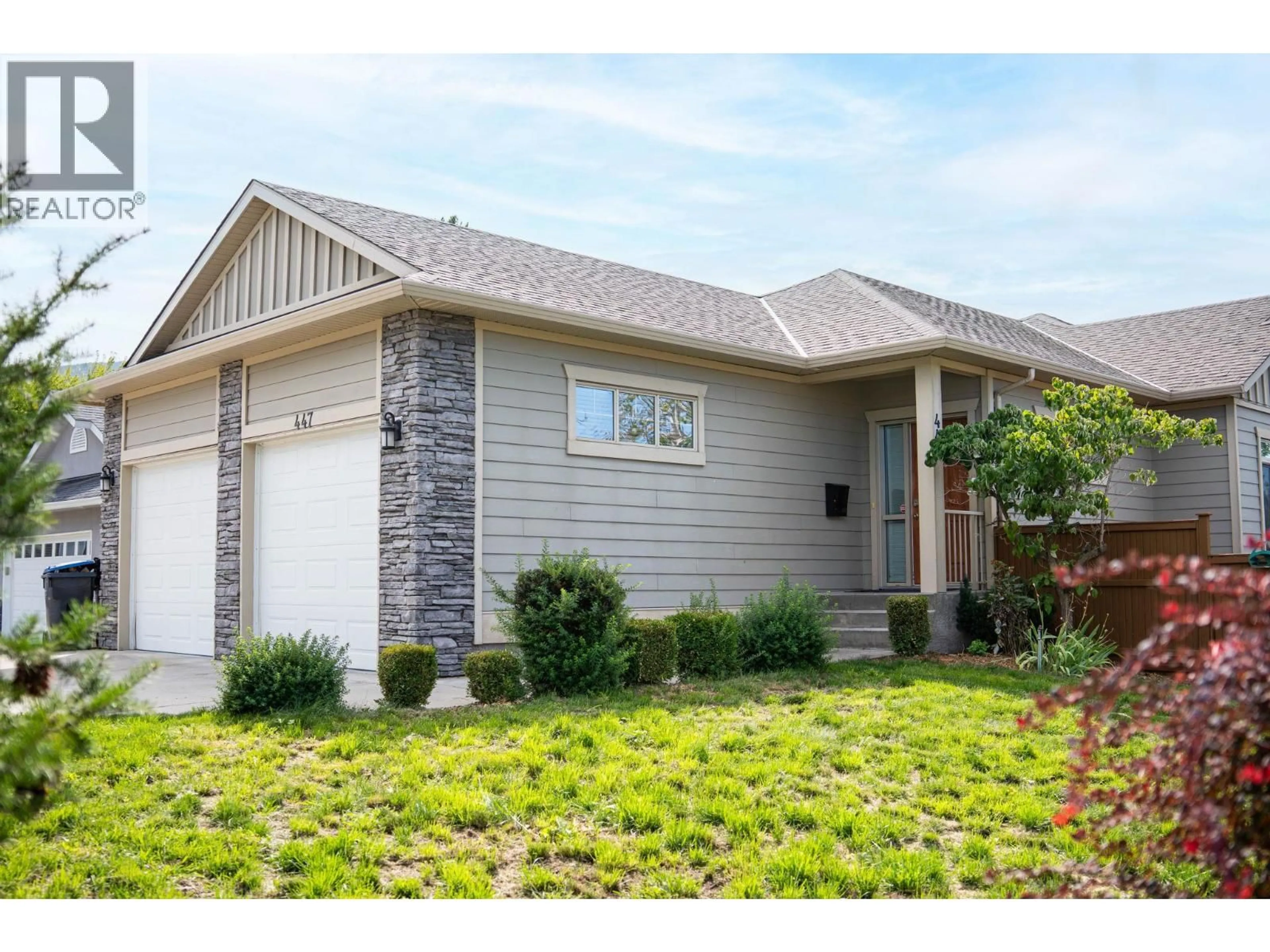 Home with vinyl exterior material, street for 447 STETSON STREET, Kelowna British Columbia V1X8A6