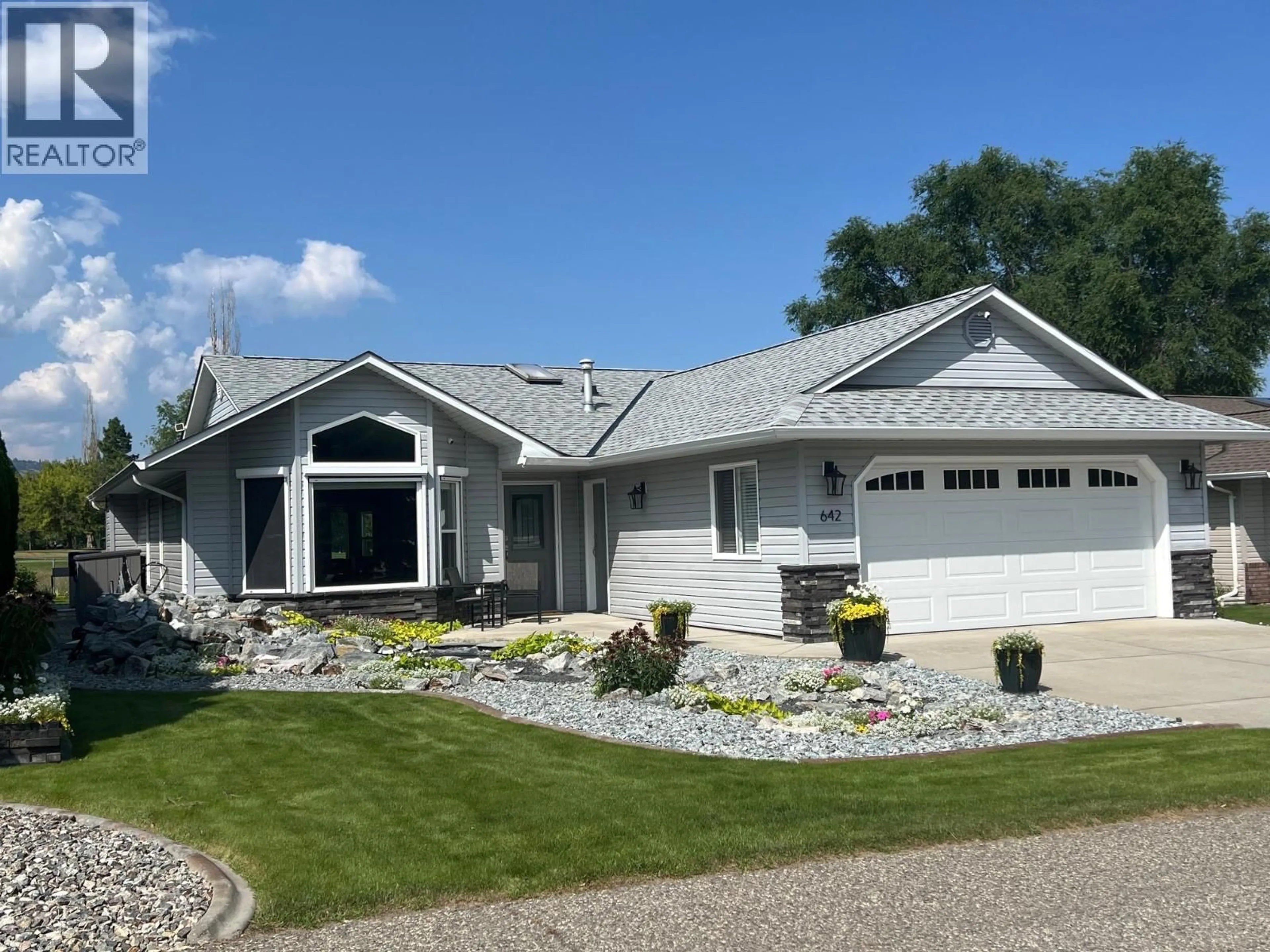 Home with vinyl exterior material, street for 642 6TH AVENUE, Vernon British Columbia V1H1Z1
