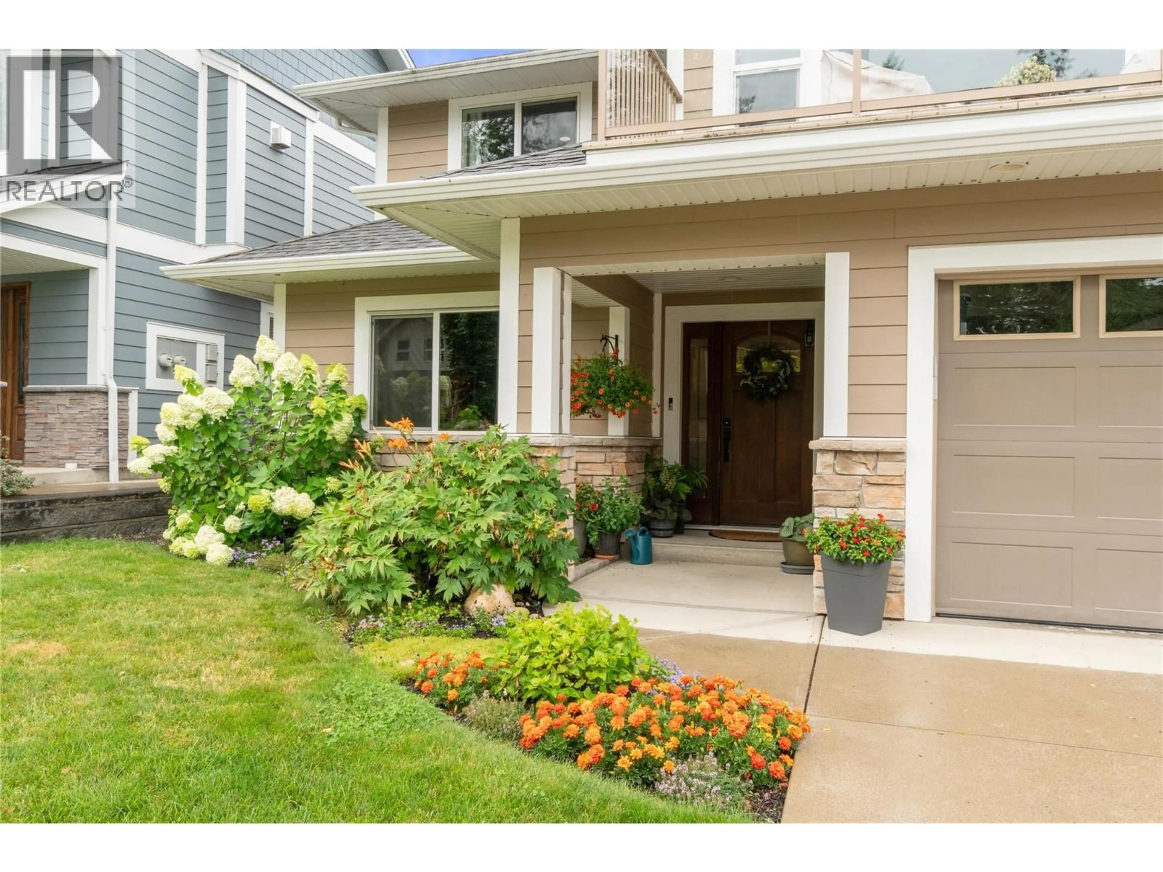 Indoor entryway for 461 24 STREET NORTHEAST, Salmon Arm British Columbia V1E0C2