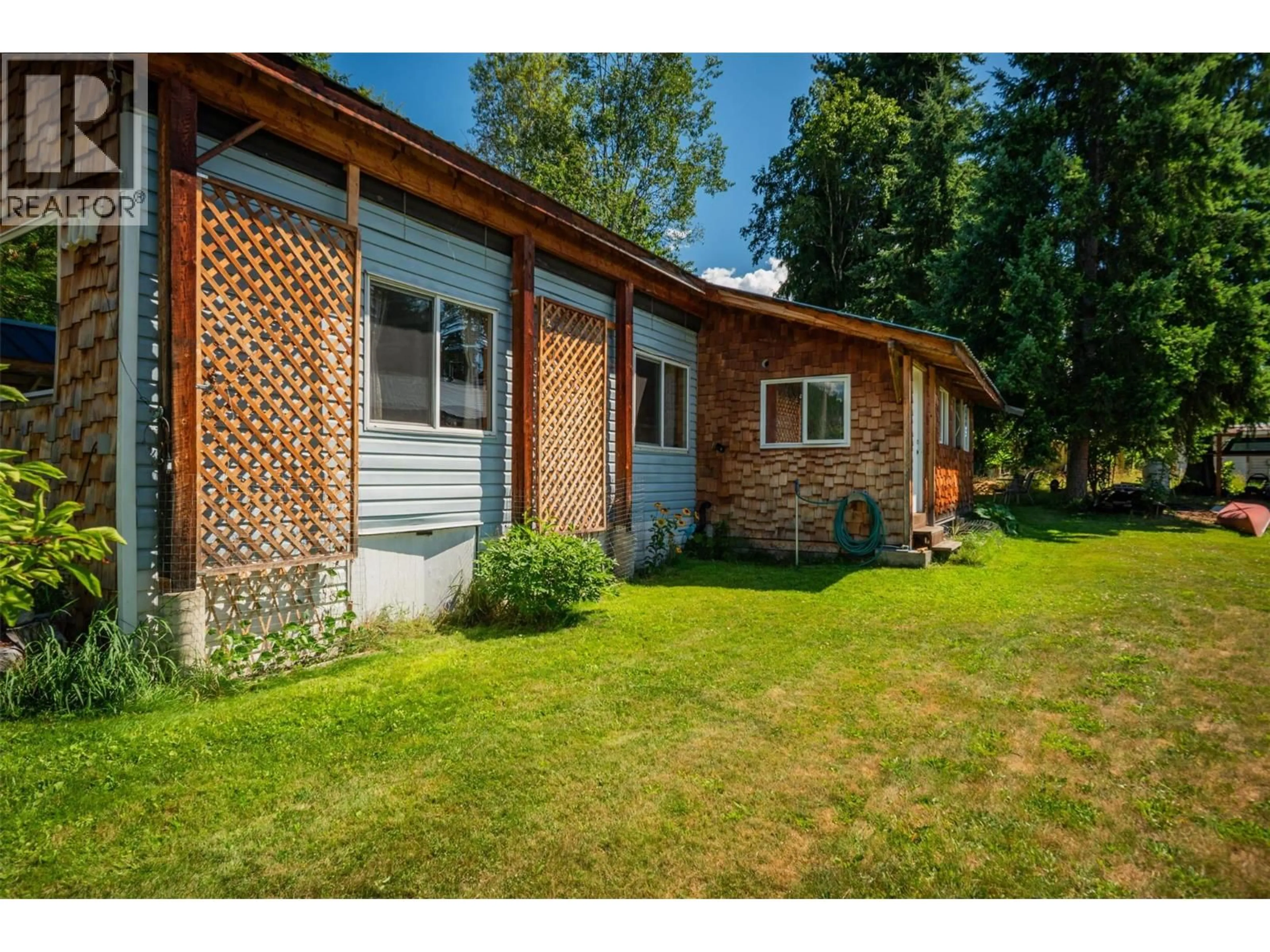 A pic from outside/outdoor area/front of a property/back of a property/a pic from drone, unknown for 711 9TH AVENUE, New Denver British Columbia V0G1S0
