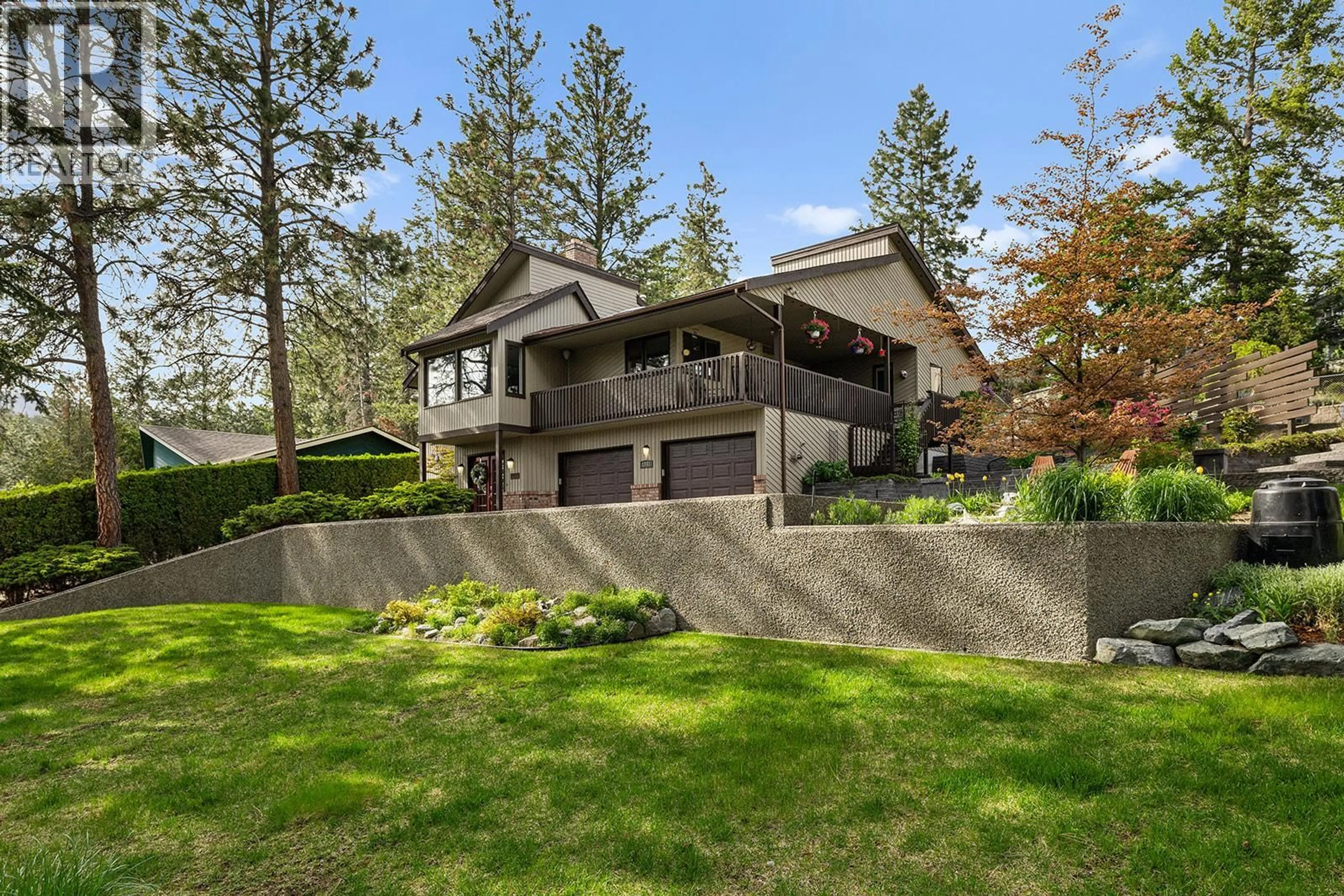 Home with vinyl exterior material, unknown for 1741 KELOKA DRIVE, West Kelowna British Columbia V1Z2Y3