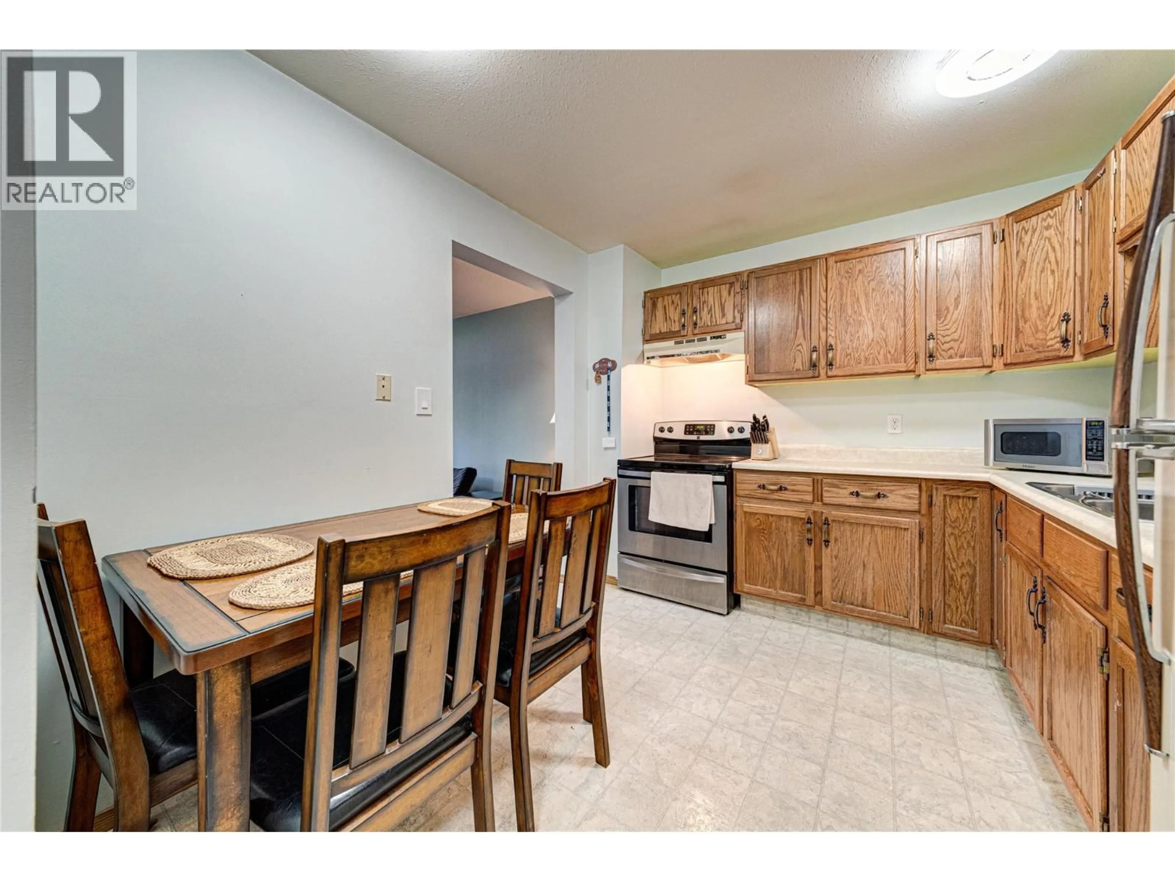 Standard kitchen, unknown for 408 - 1286 PONDEROSA DRIVE, Sparwood British Columbia V0B2G2