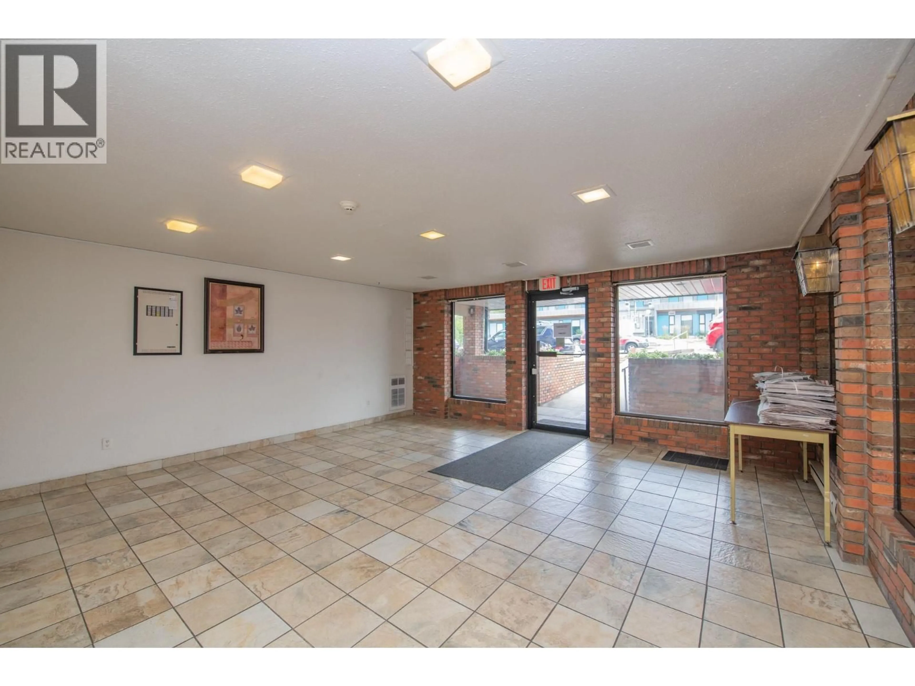 Indoor foyer for 214 - 3304 35 AVENUE, Vernon British Columbia V1T8M6