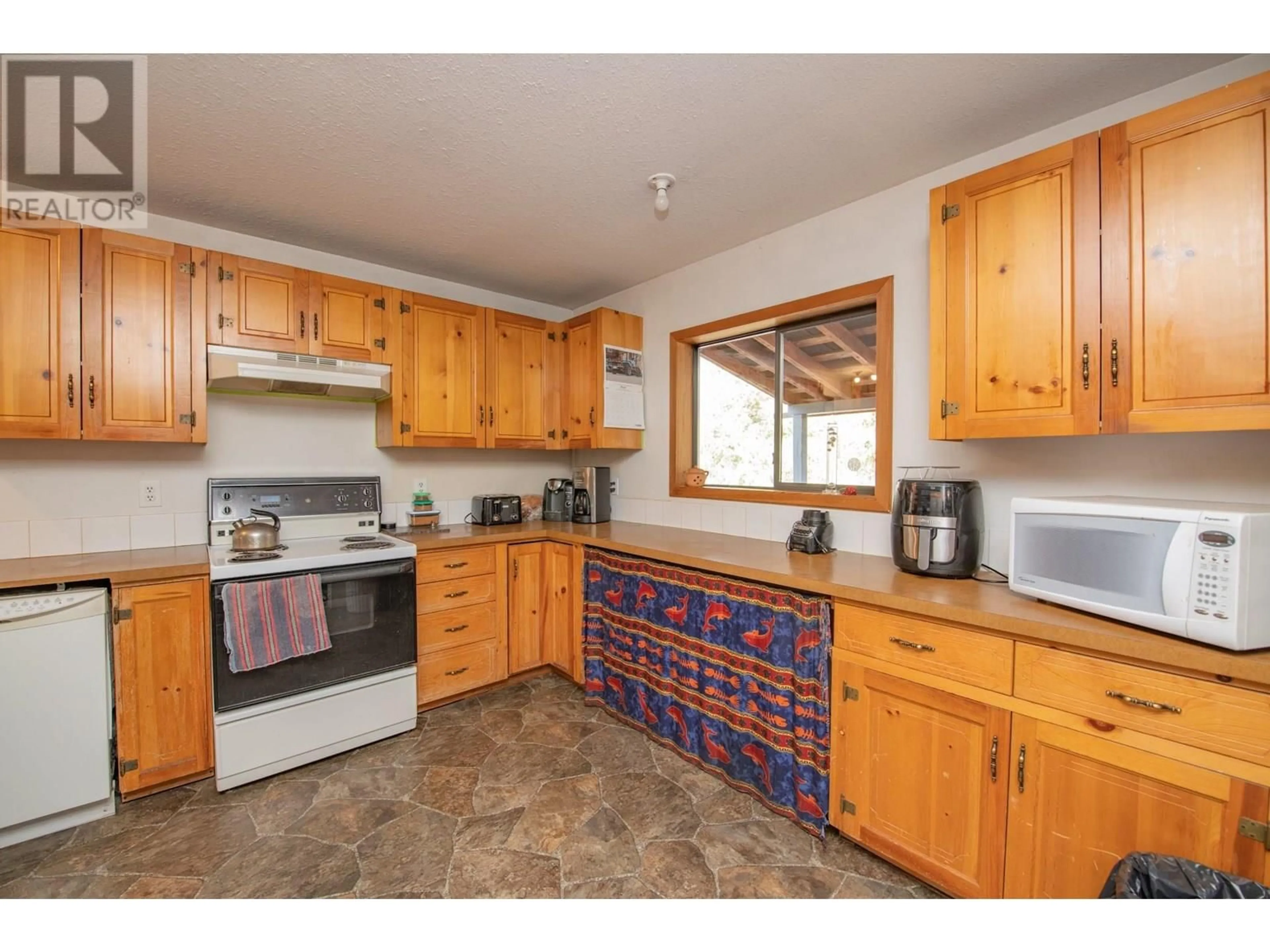 Standard kitchen, unknown for 203 CAMPBELL ROAD, Cherryville British Columbia V0E2G3