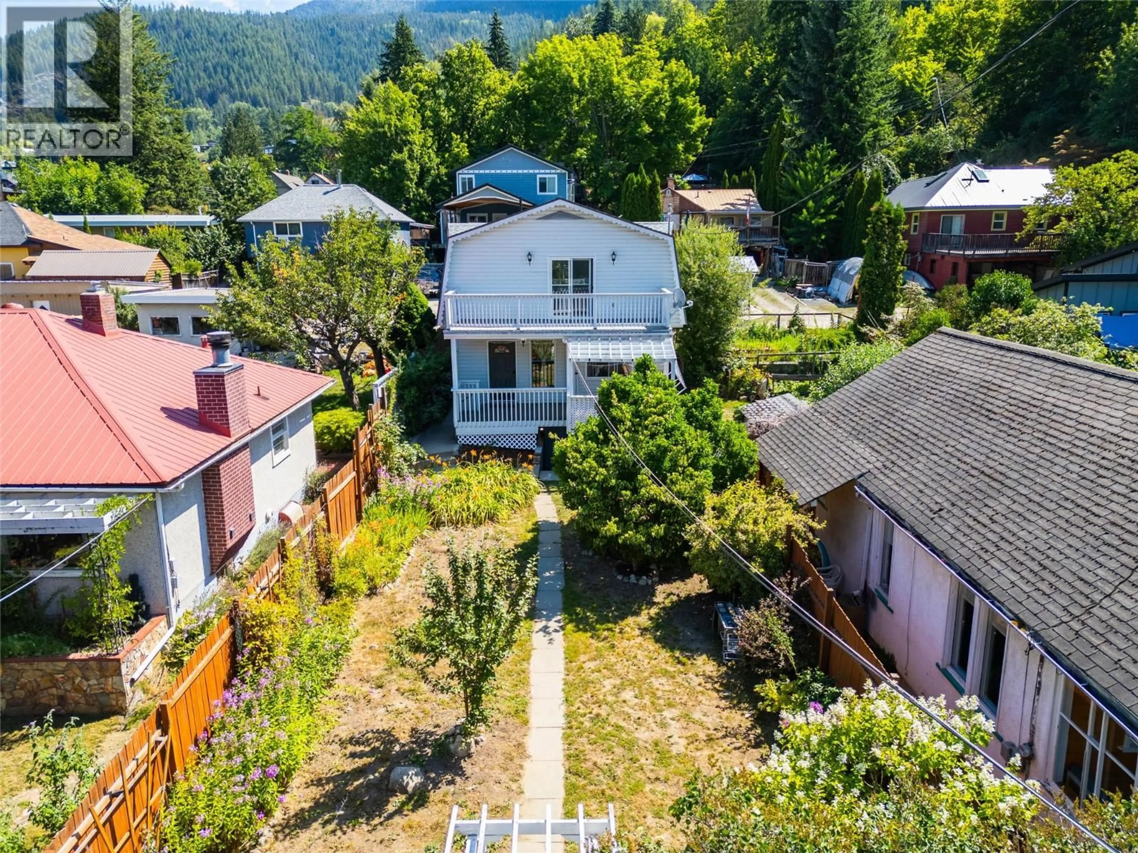 A pic from outside/outdoor area/front of a property/back of a property/a pic from drone, street for 314 THIRD STREET, Nelson British Columbia V1L2P3