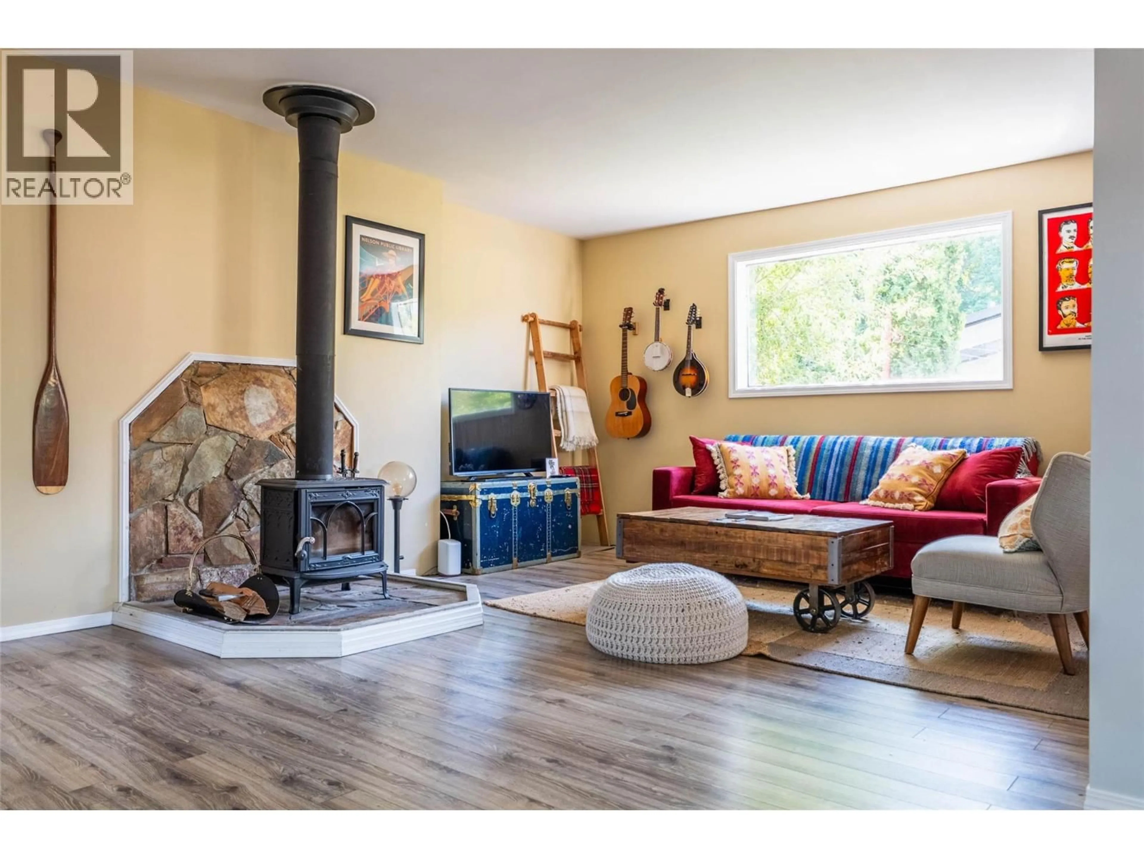 Living room with furniture, wood/laminate floor for 314 THIRD STREET, Nelson British Columbia V1L2P3