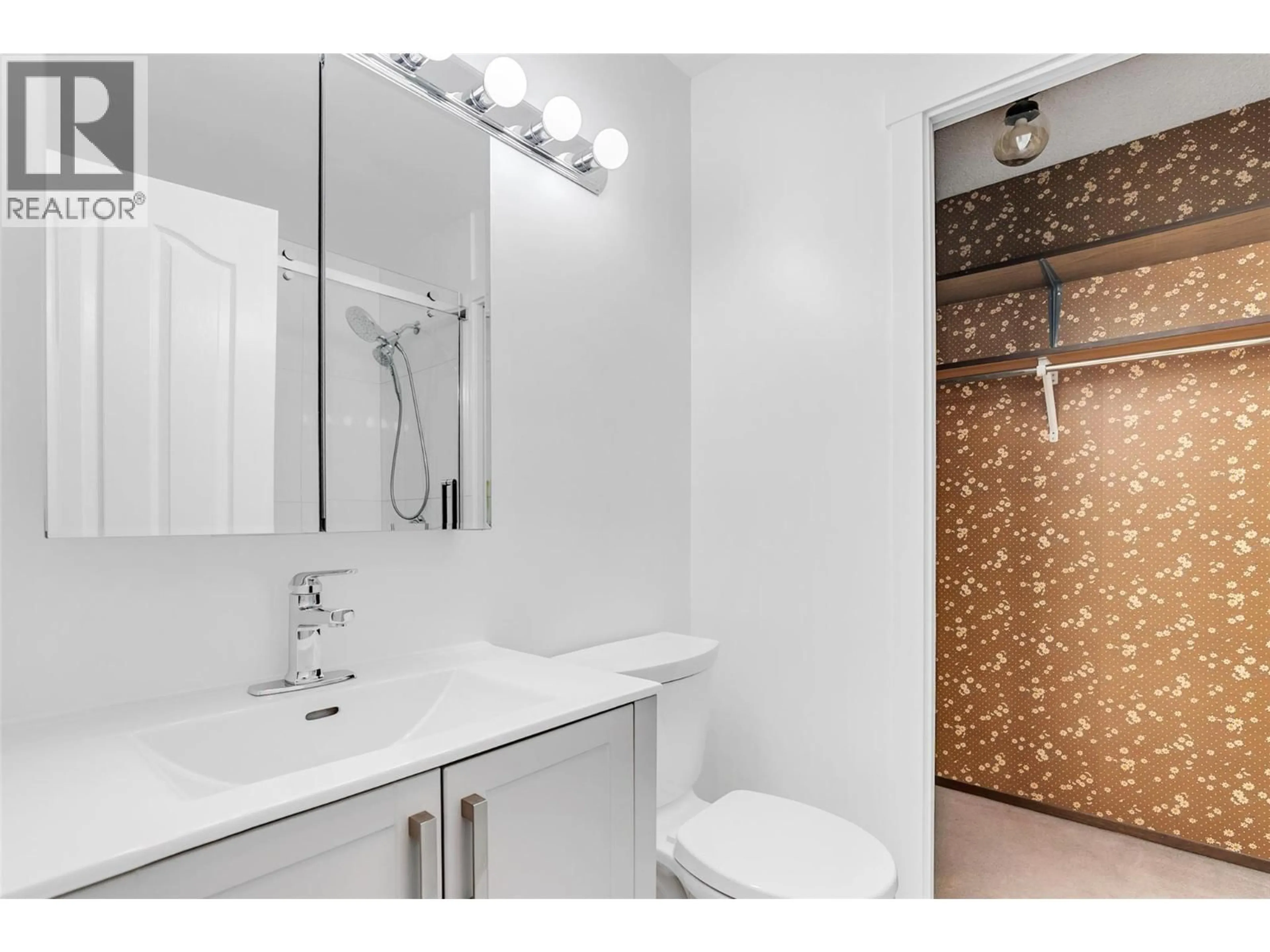 Standard bathroom, ceramic/tile floor for 206 - 983 BERNARD AVENUE, Kelowna British Columbia V1Y6P7