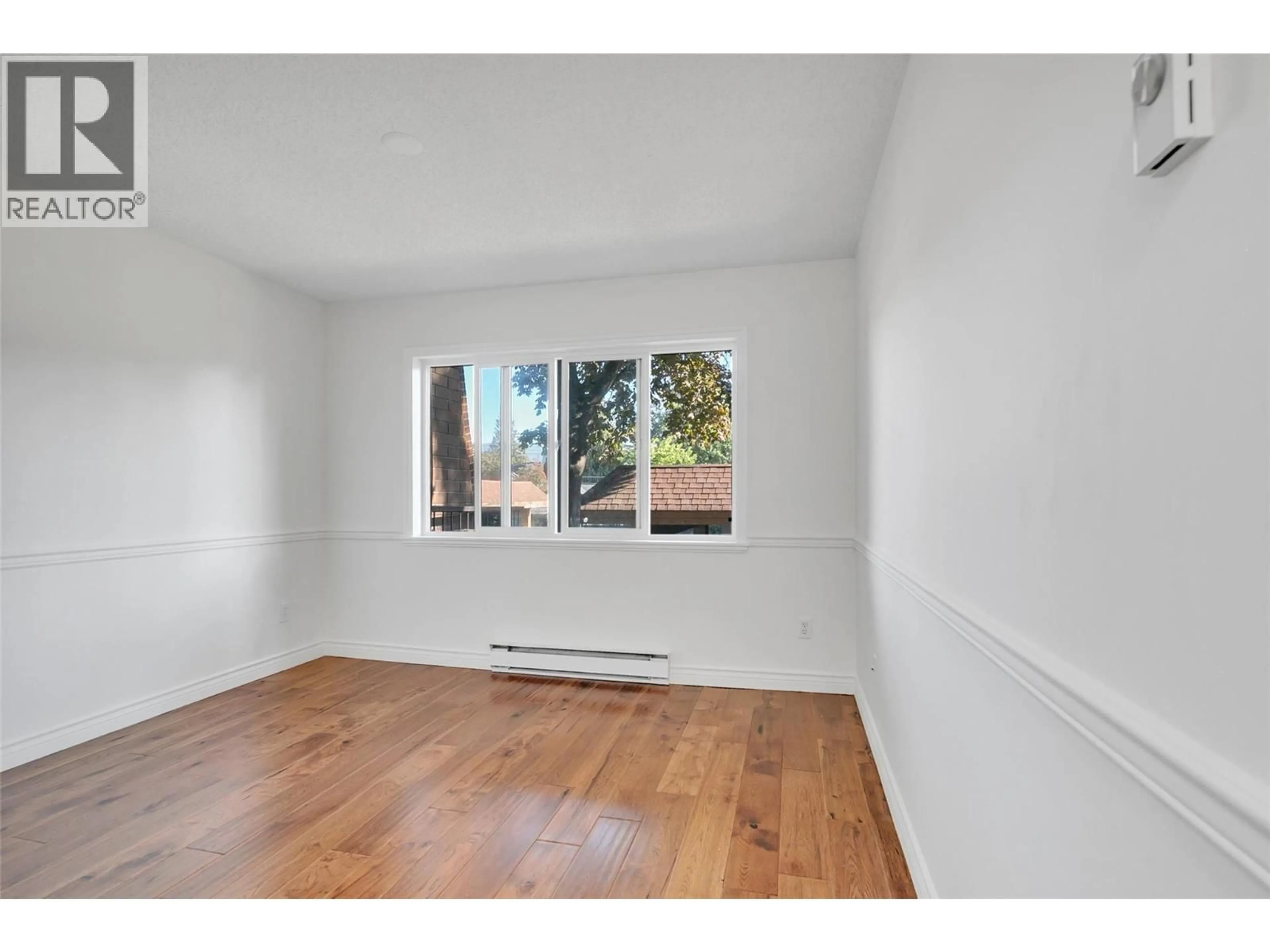 A pic of a room for 206 - 983 BERNARD AVENUE, Kelowna British Columbia V1Y6P7