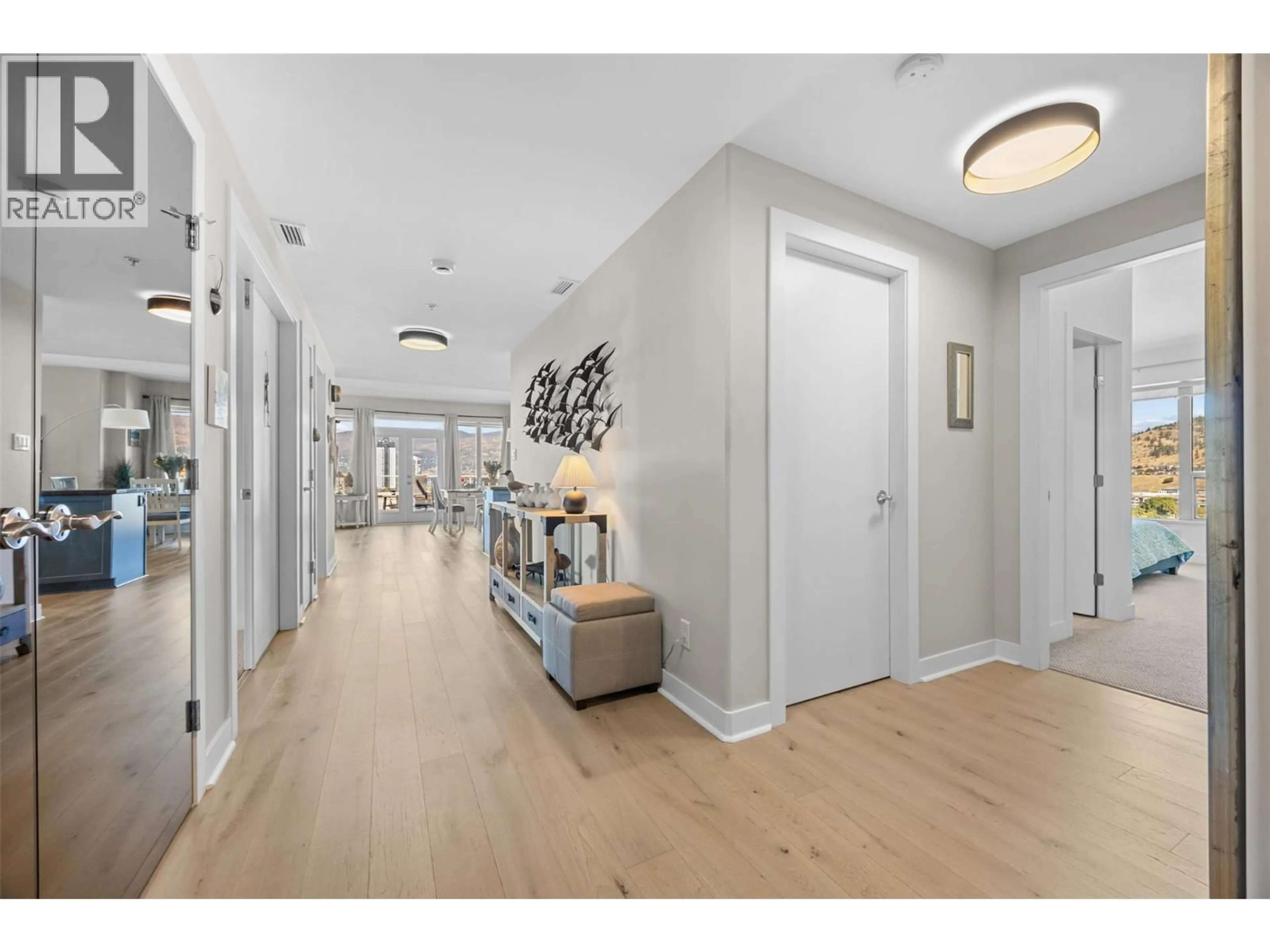 Indoor entryway for 1109 - 1160 BERNARD AVENUE, Kelowna British Columbia V1Y6R2