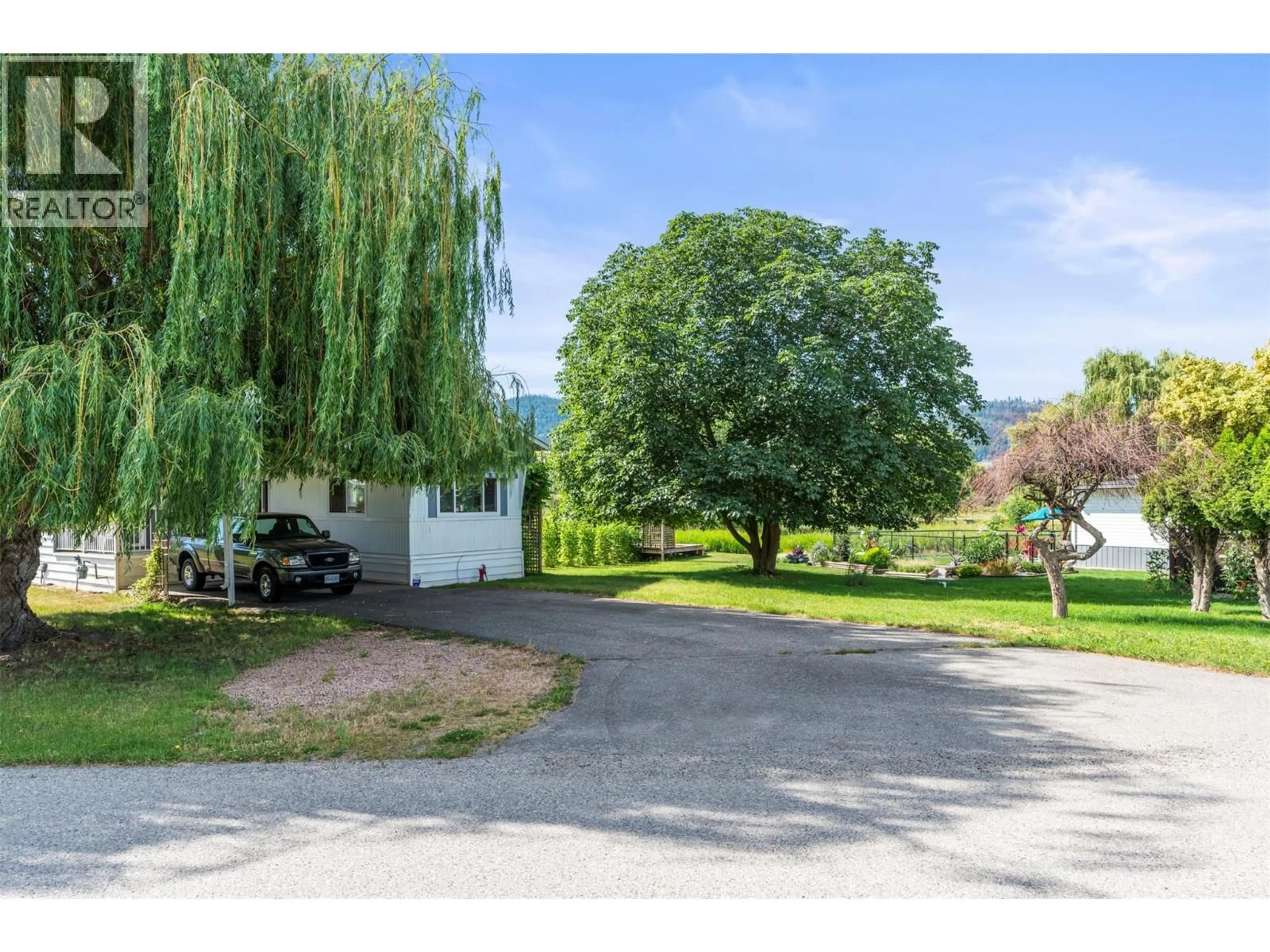 A pic from outside/outdoor area/front of a property/back of a property/a pic from drone, street for 101 - 2727 LAKESHORE ROAD, Vernon British Columbia V1H1X5