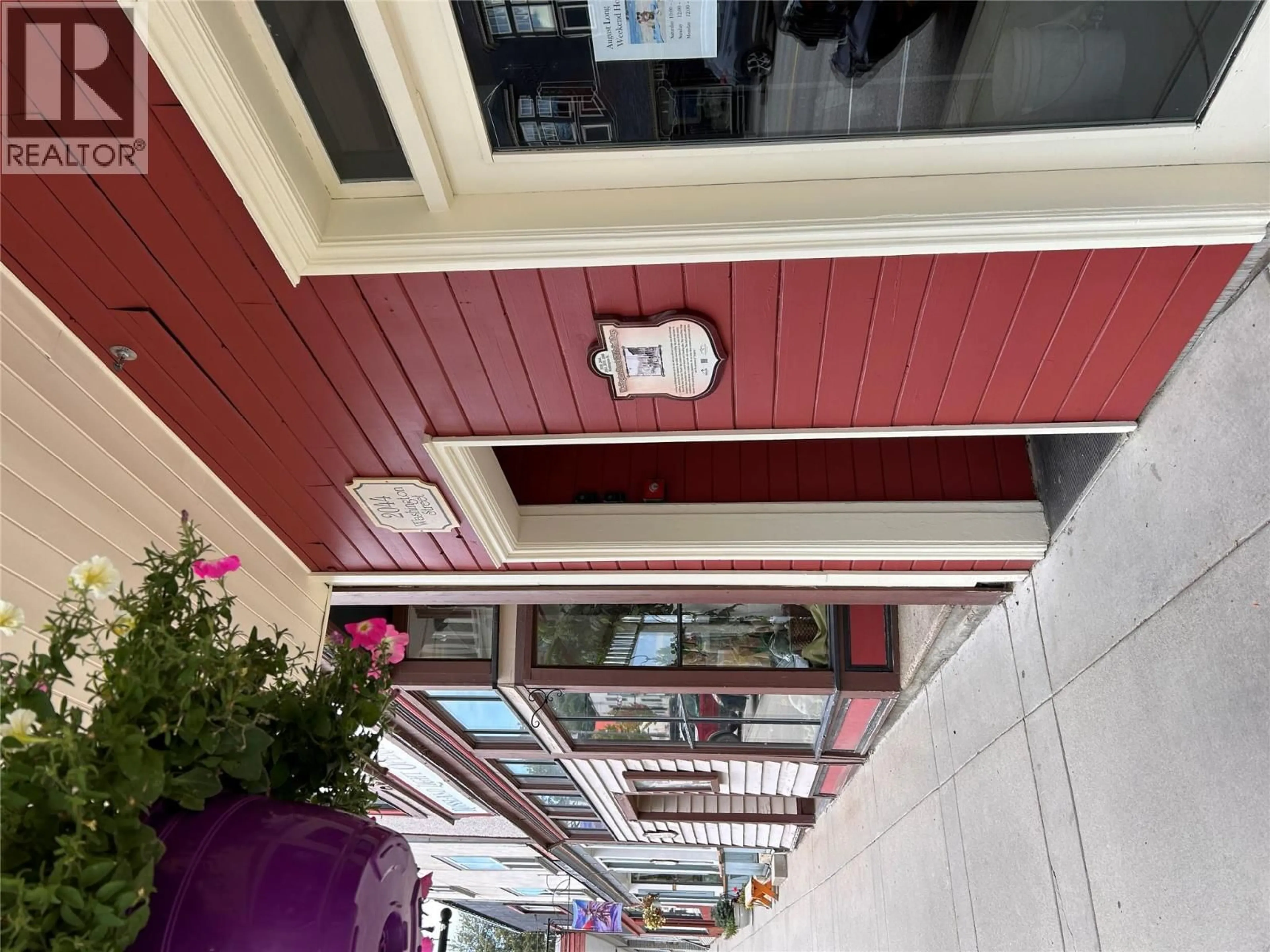 Indoor foyer for 8 - 2044 WASHINGTON STREET, Rossland British Columbia V0G1Y0