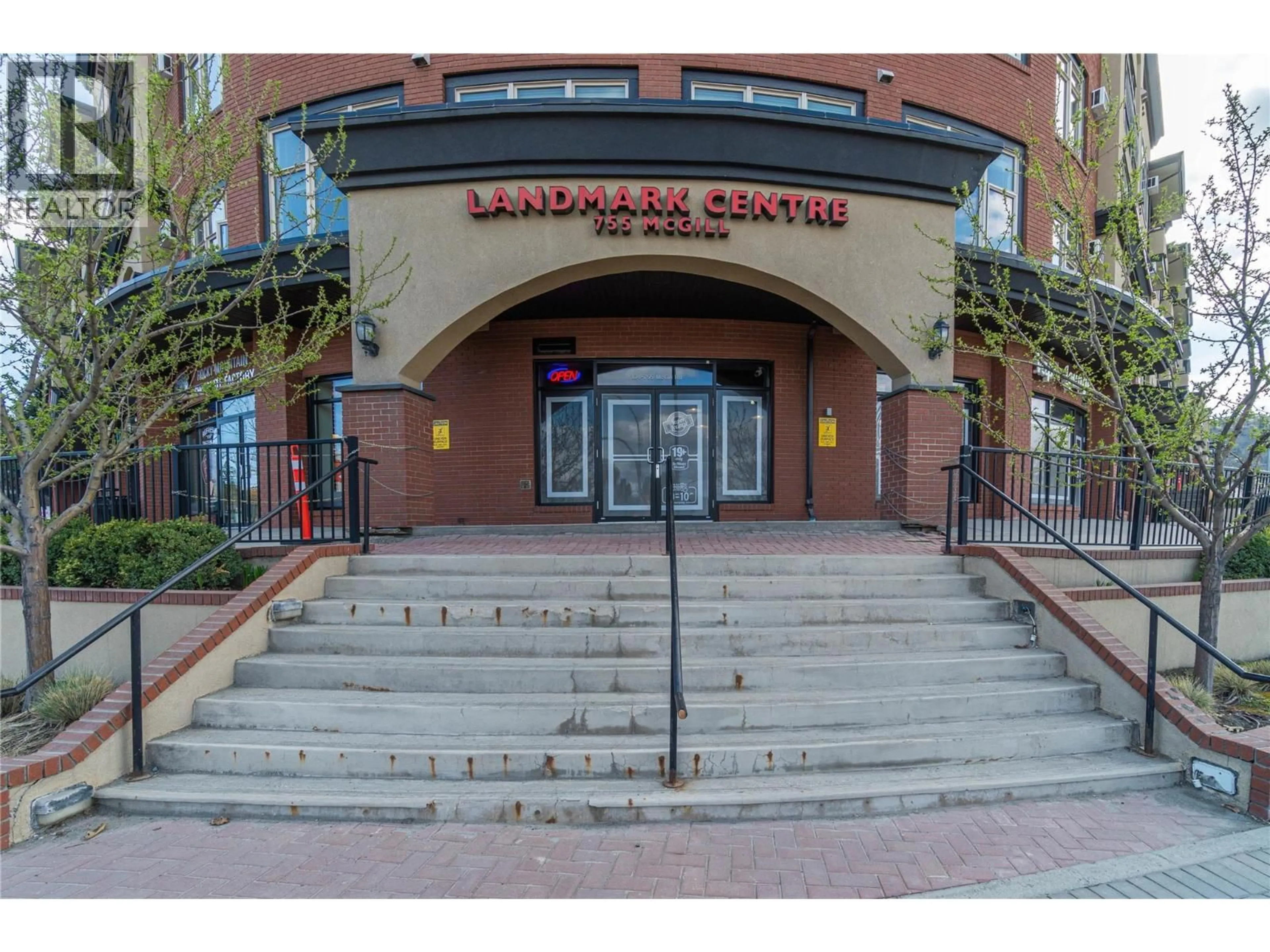 Indoor foyer for 301 - 755 MCGILL ROAD, Kamloops British Columbia V2C0B6