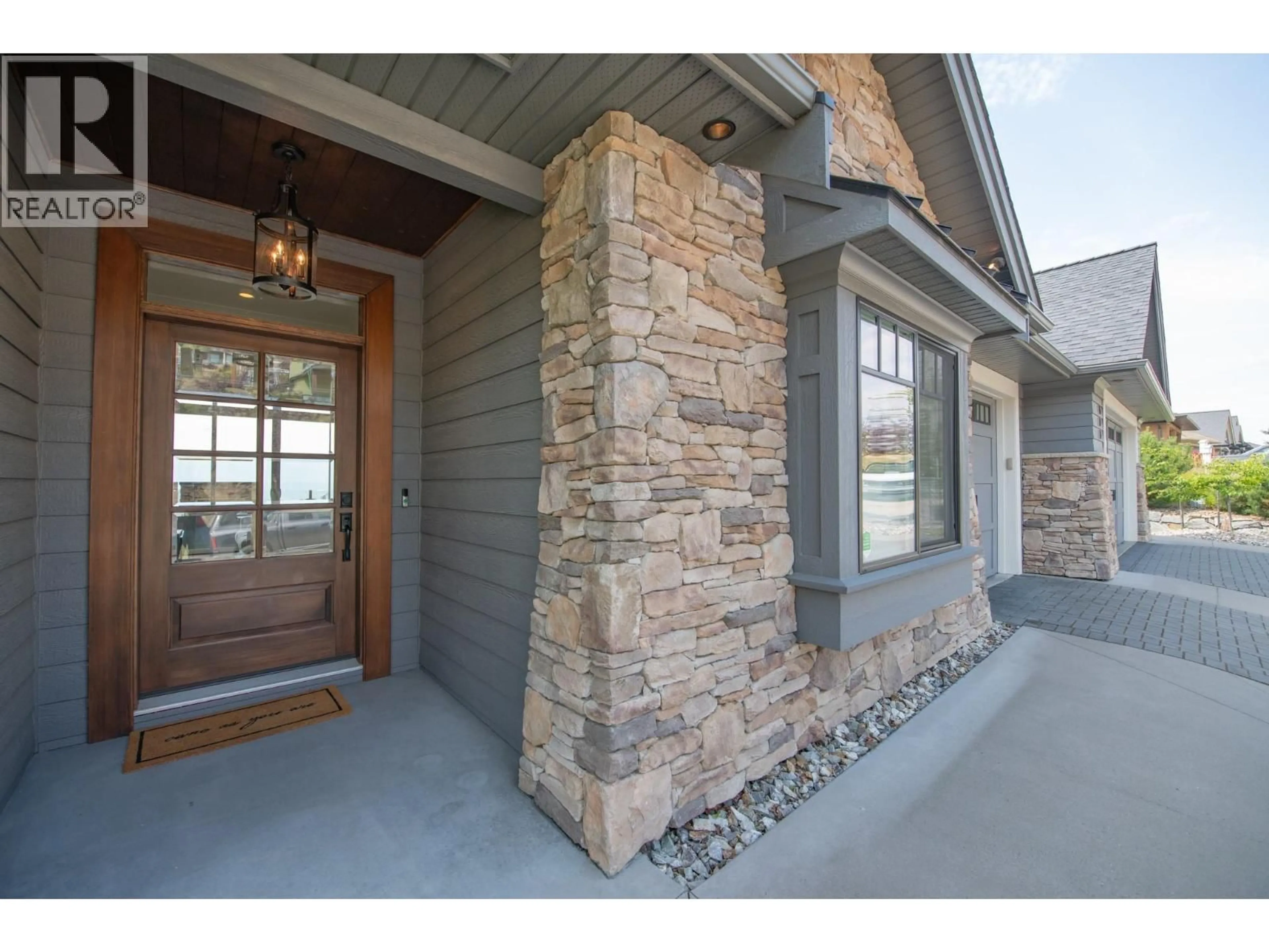 Indoor entryway for 600 HART PLACE, Vernon British Columbia V1B4B2