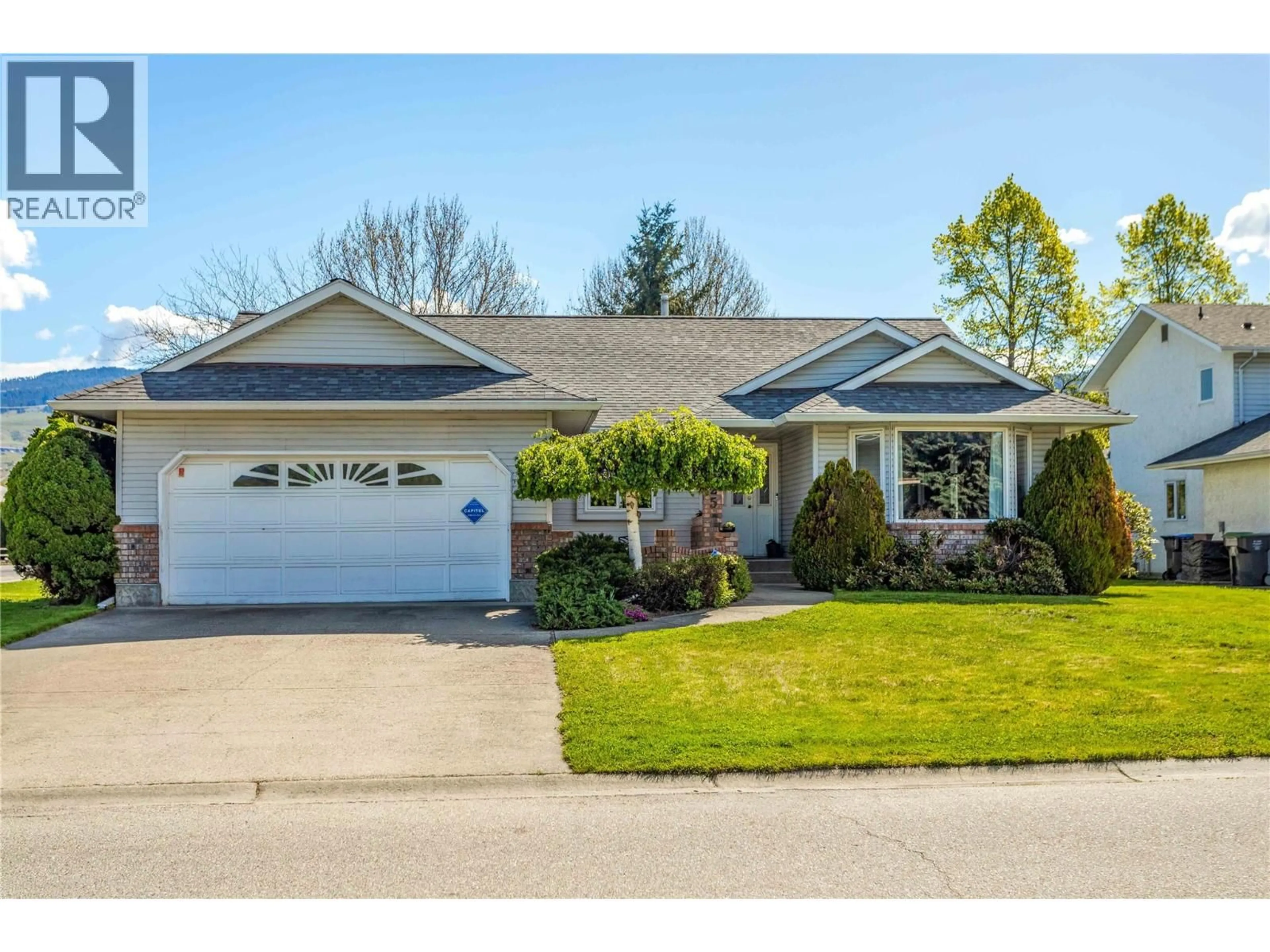 Home with vinyl exterior material, street for 1125 KEYES ROAD, Kelowna British Columbia V1X7B2
