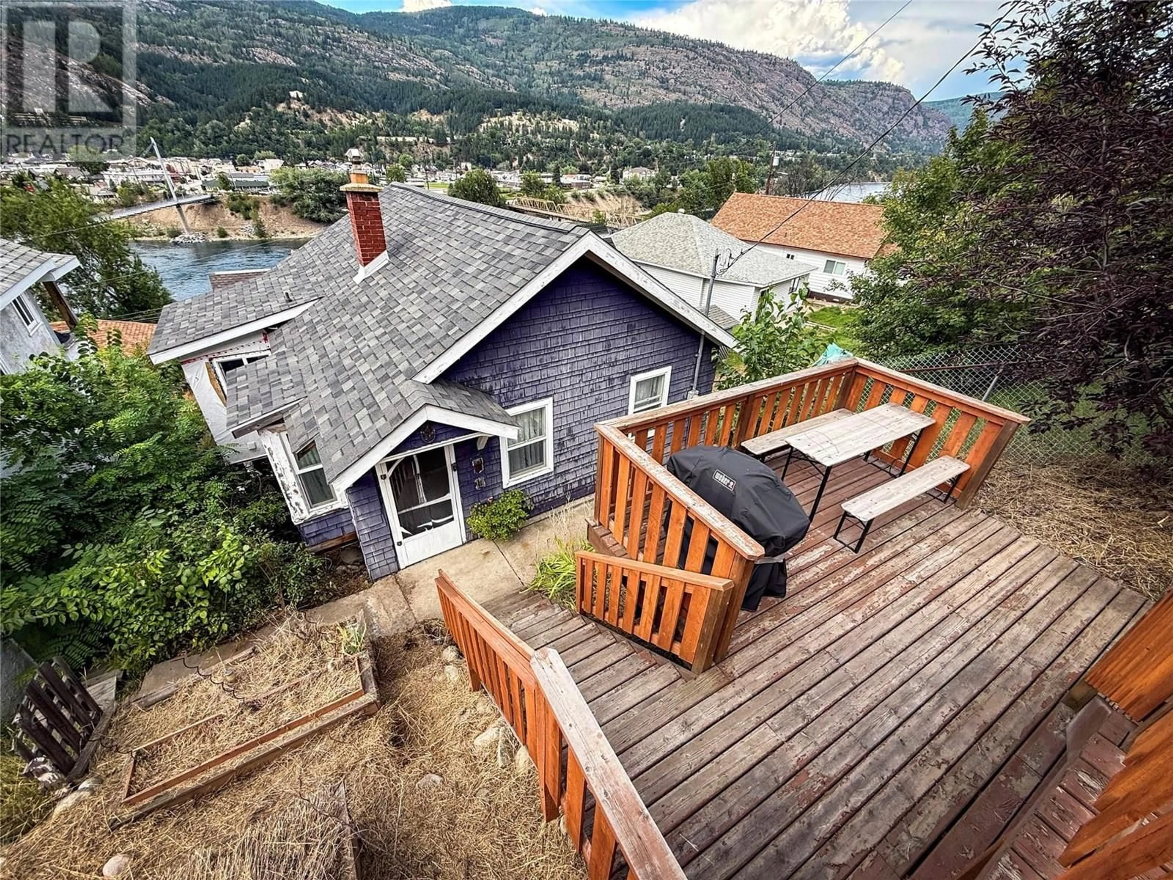 A pic from outside/outdoor area/front of a property/back of a property/a pic from drone, mountain view for 1979 TOPPING STREET, Trail British Columbia V1R4G6