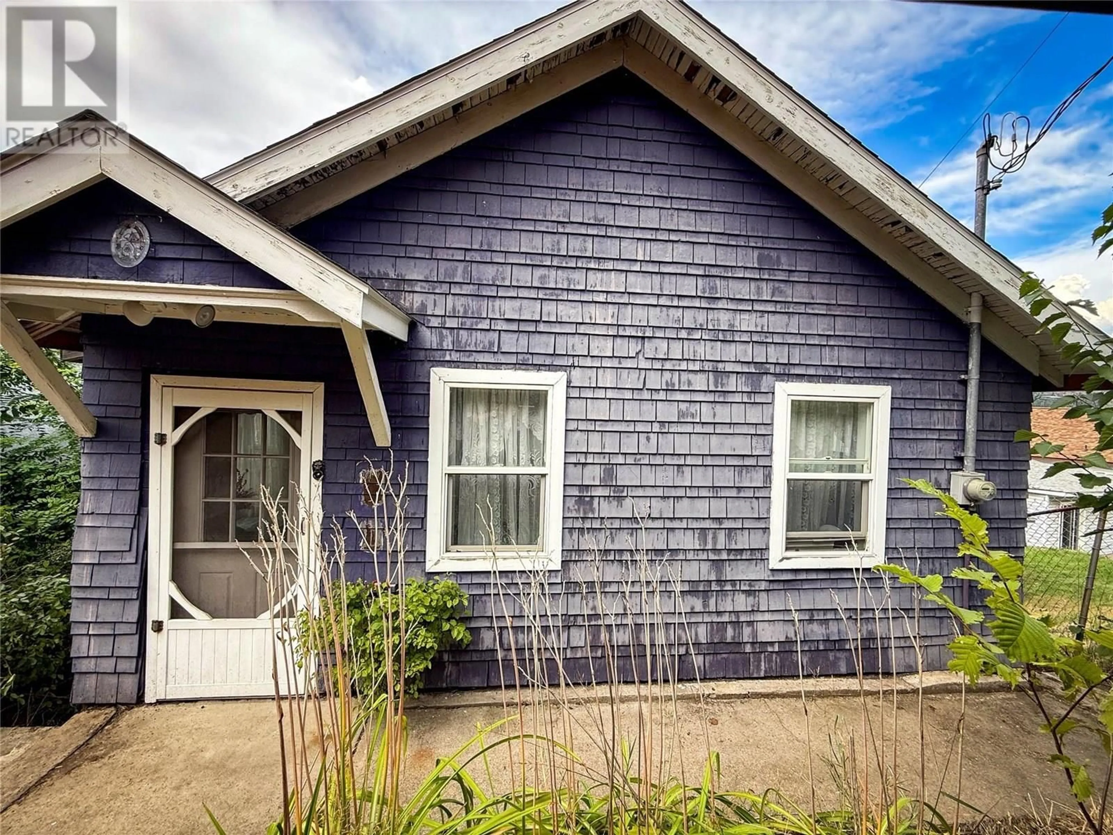 Home with vinyl exterior material, street for 1979 TOPPING STREET, Trail British Columbia V1R4G6