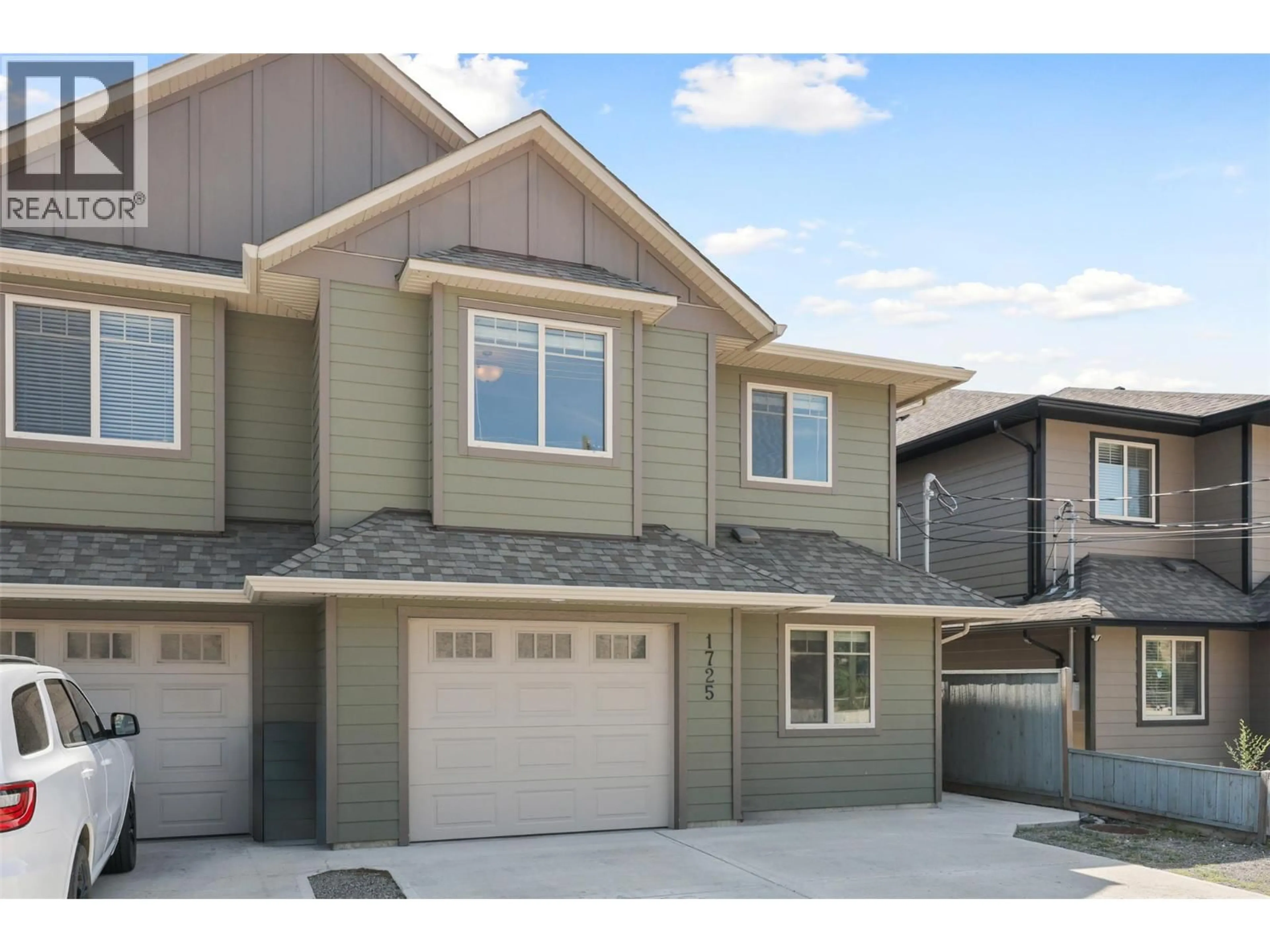 Home with vinyl exterior material, street for 1725 PARKCREST AVENUE, Kamloops British Columbia V2B4W8