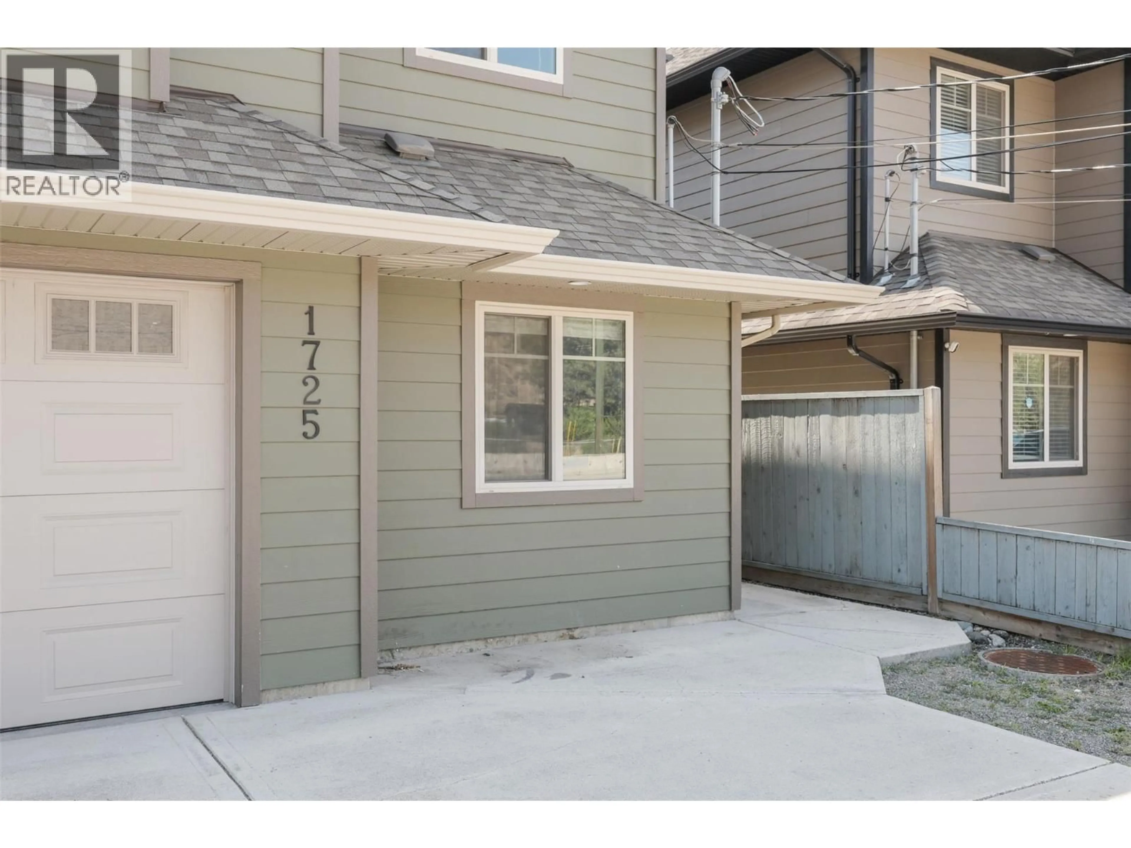 Home with vinyl exterior material, street for 1725 PARKCREST AVENUE, Kamloops British Columbia V2B4W8