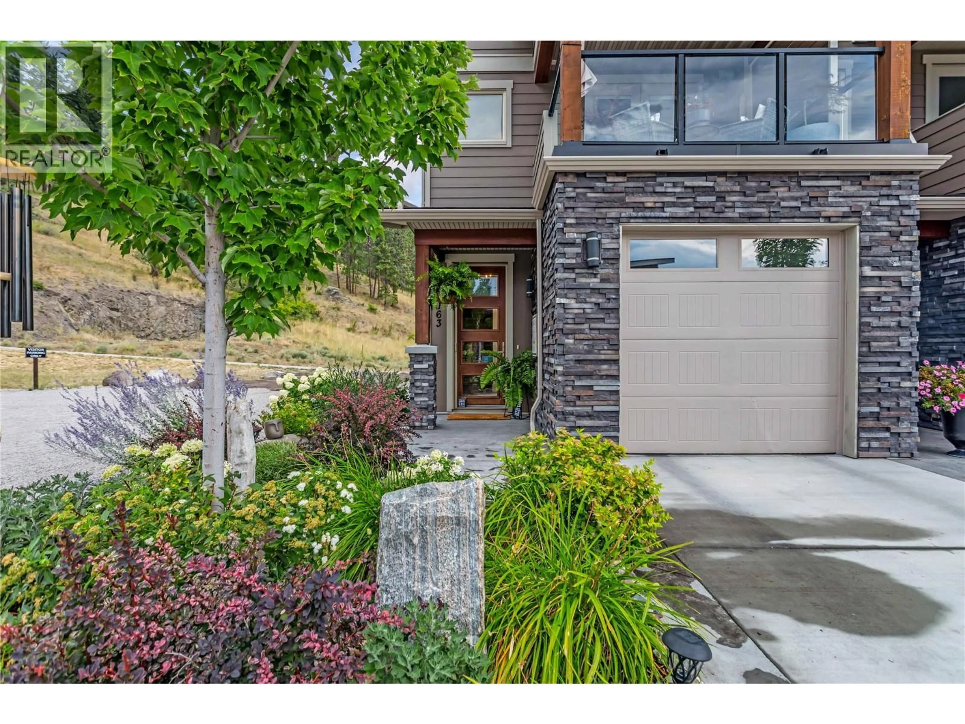 Indoor entryway for 163-4000 TRAILS PLACE, Peachland British Columbia V0H1X5