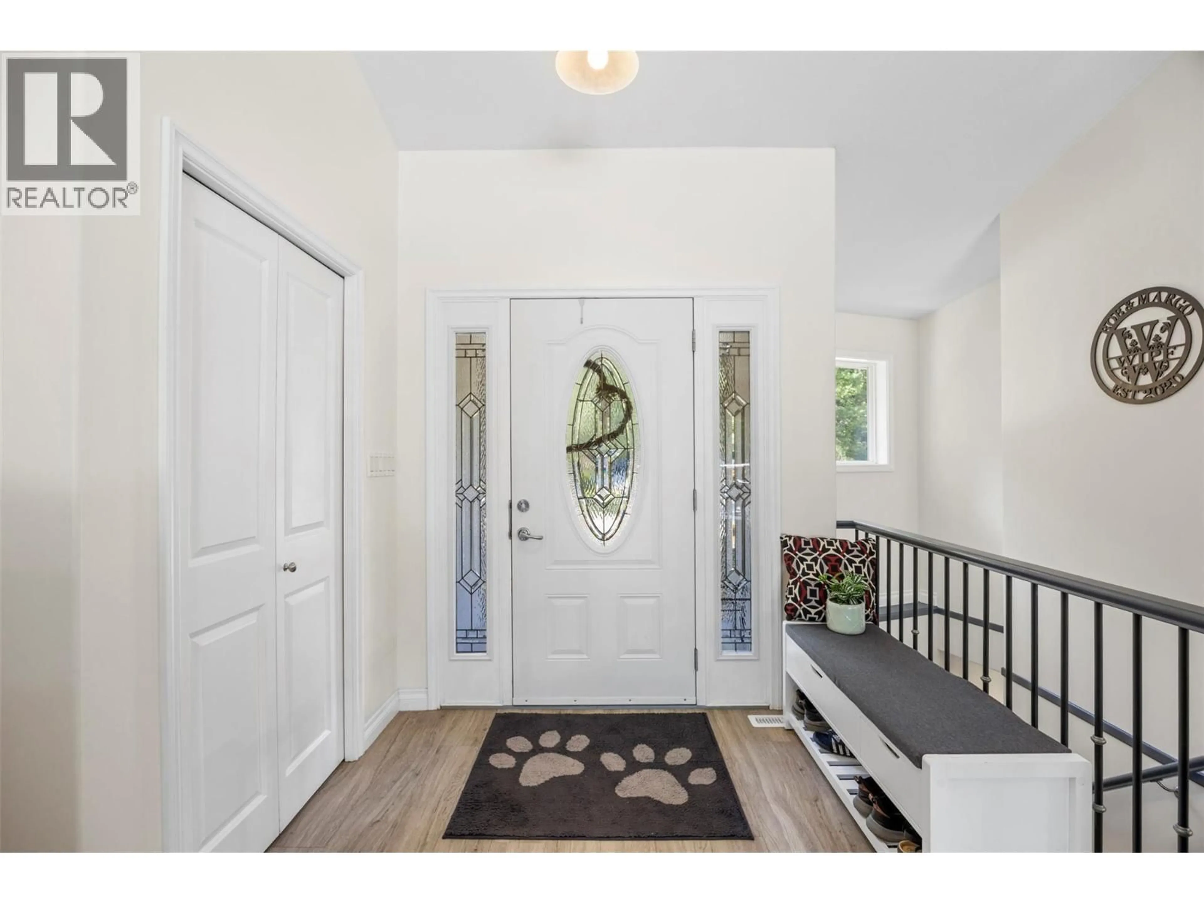 Indoor entryway for 4933 BIRCH LANE, Barriere British Columbia V0E1E0