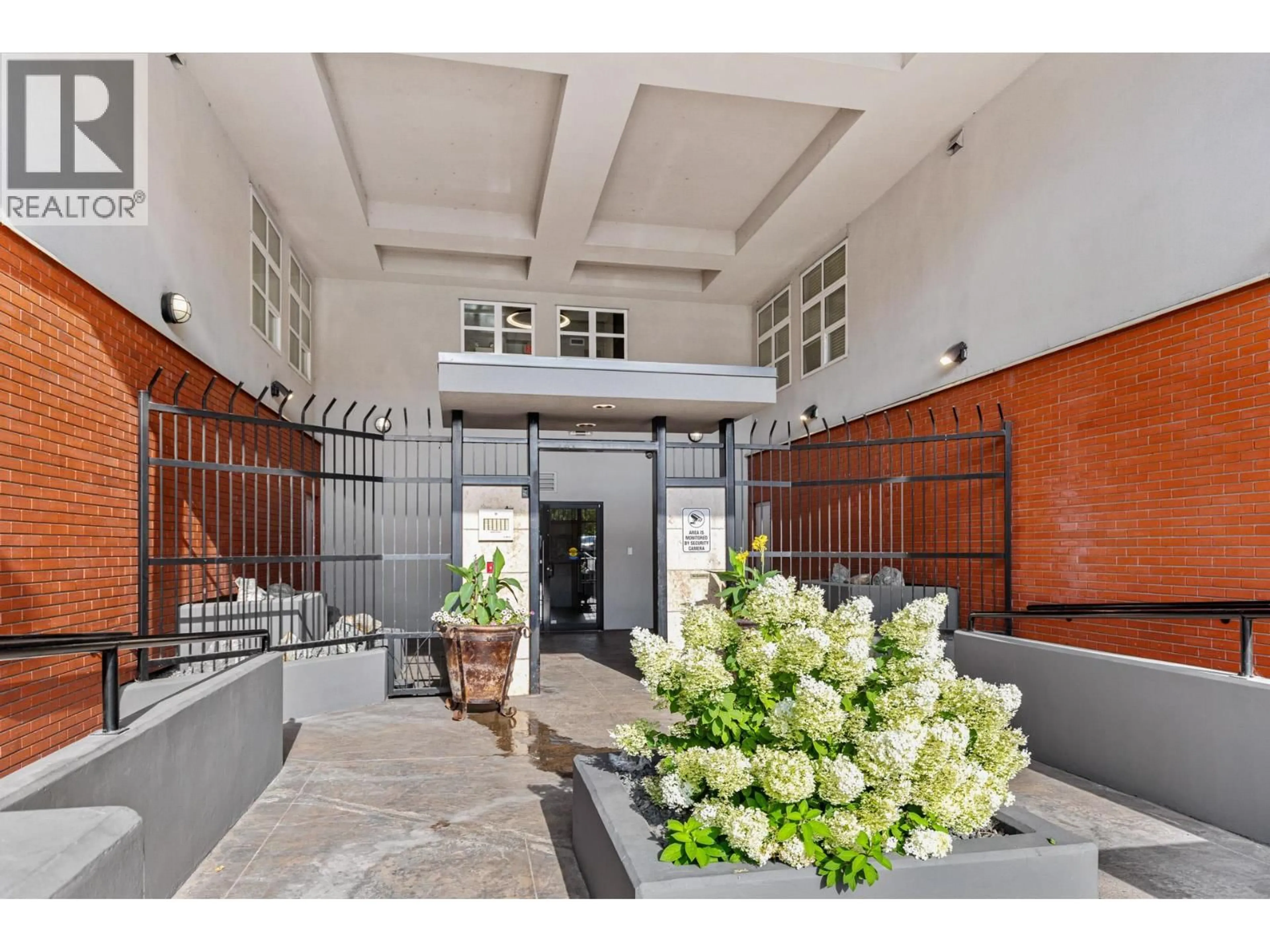 Indoor foyer for 308 - 1331 ELLIS STREET, Kelowna British Columbia V1Y1Z9