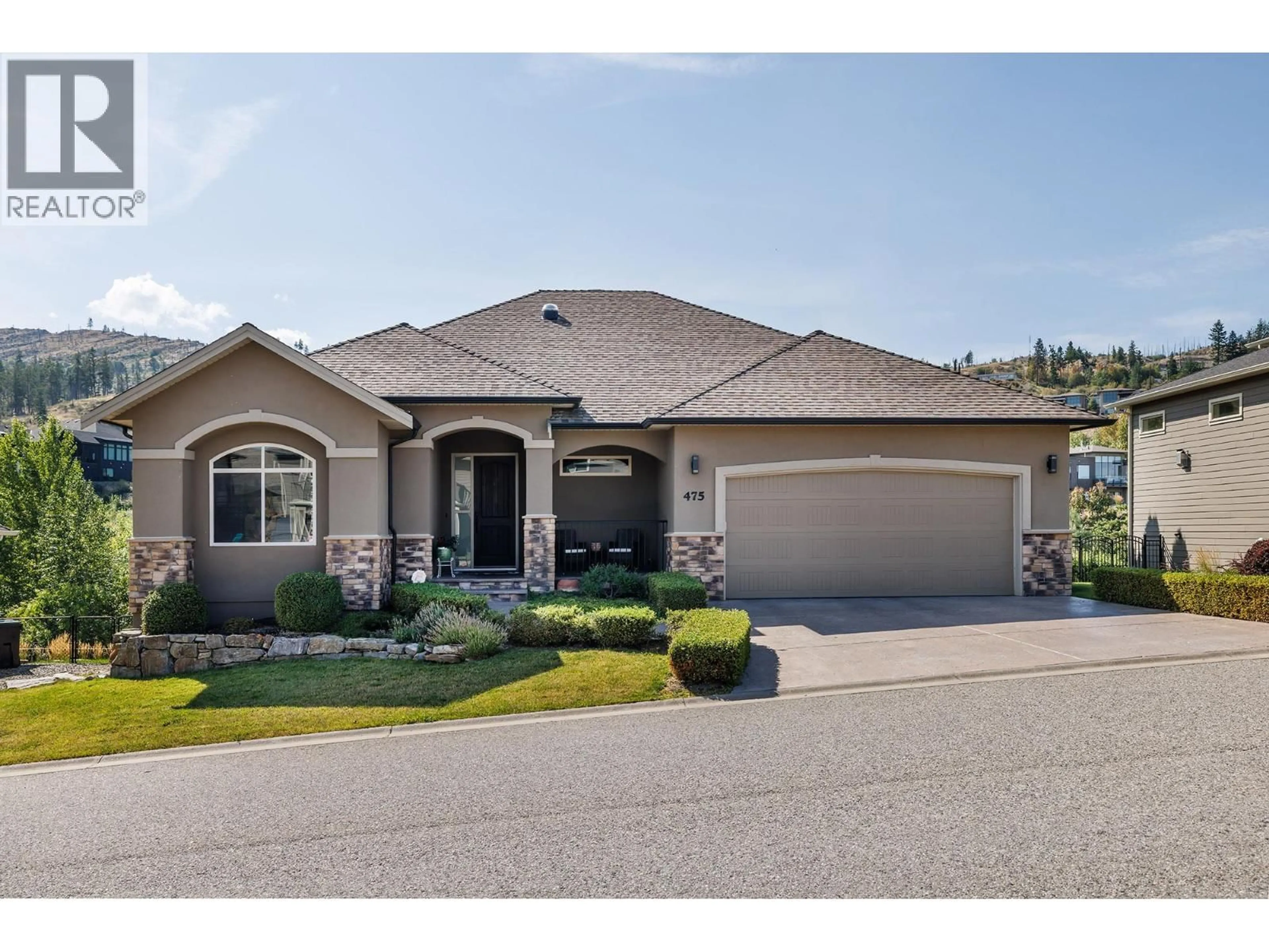 Home with vinyl exterior material, street for 475 SWAN DRIVE, Kelowna British Columbia V1W5J5