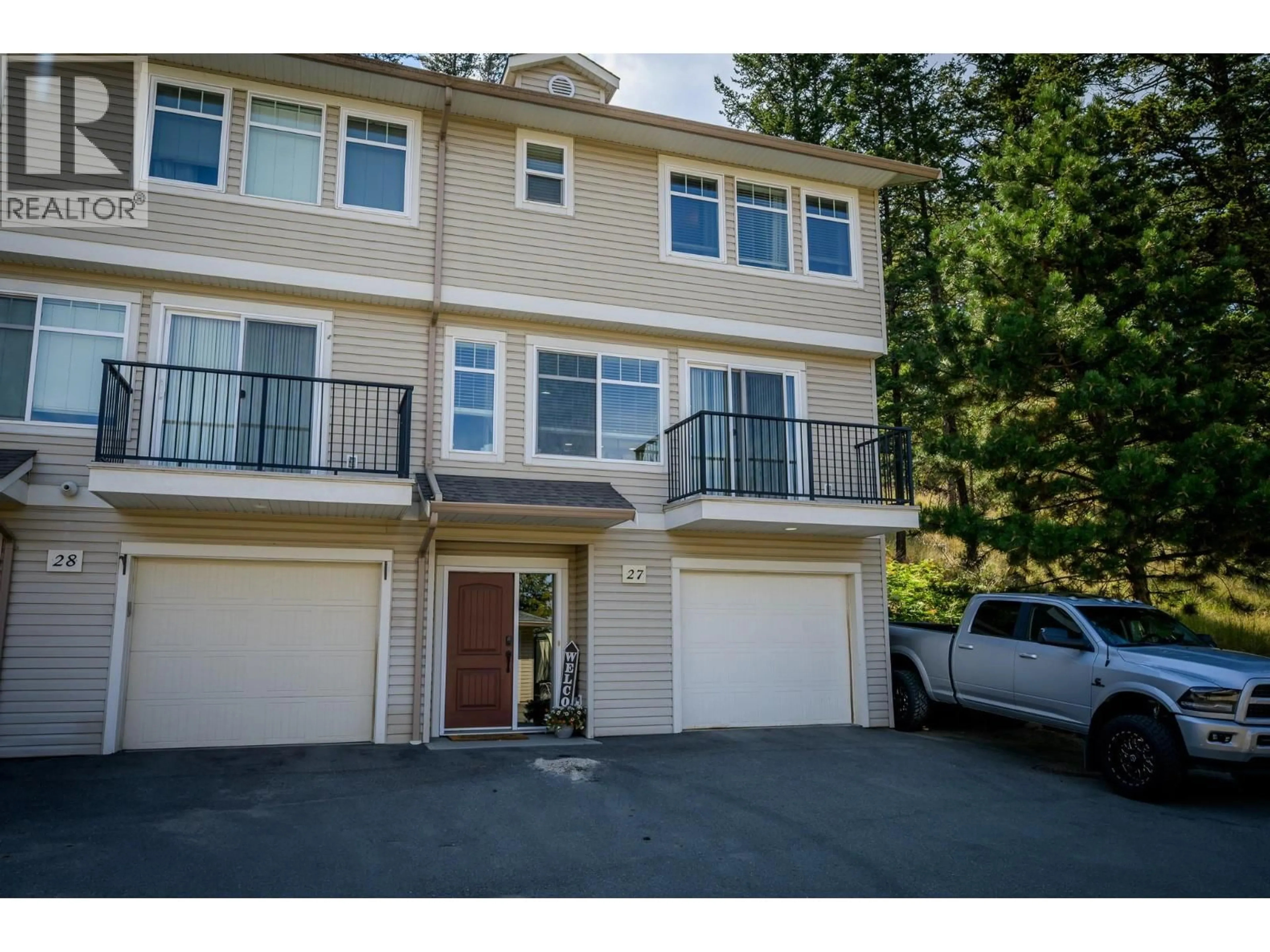 A pic from outside/outdoor area/front of a property/back of a property/a pic from drone, street for 27 - 1990 PACIFIC WAY, Kamloops British Columbia V1S1W3