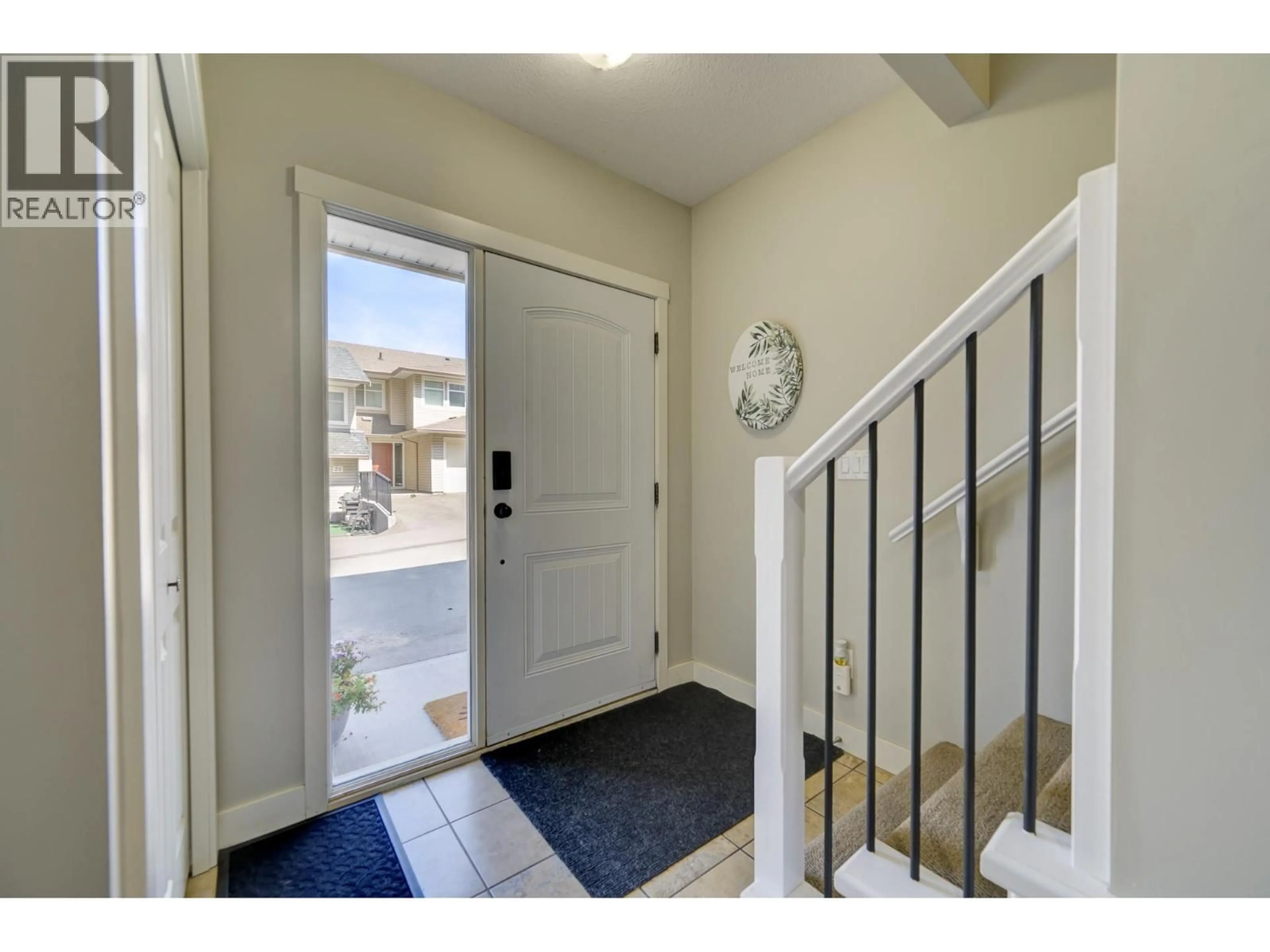 Indoor entryway for 27 - 1990 PACIFIC WAY, Kamloops British Columbia V1S1W3