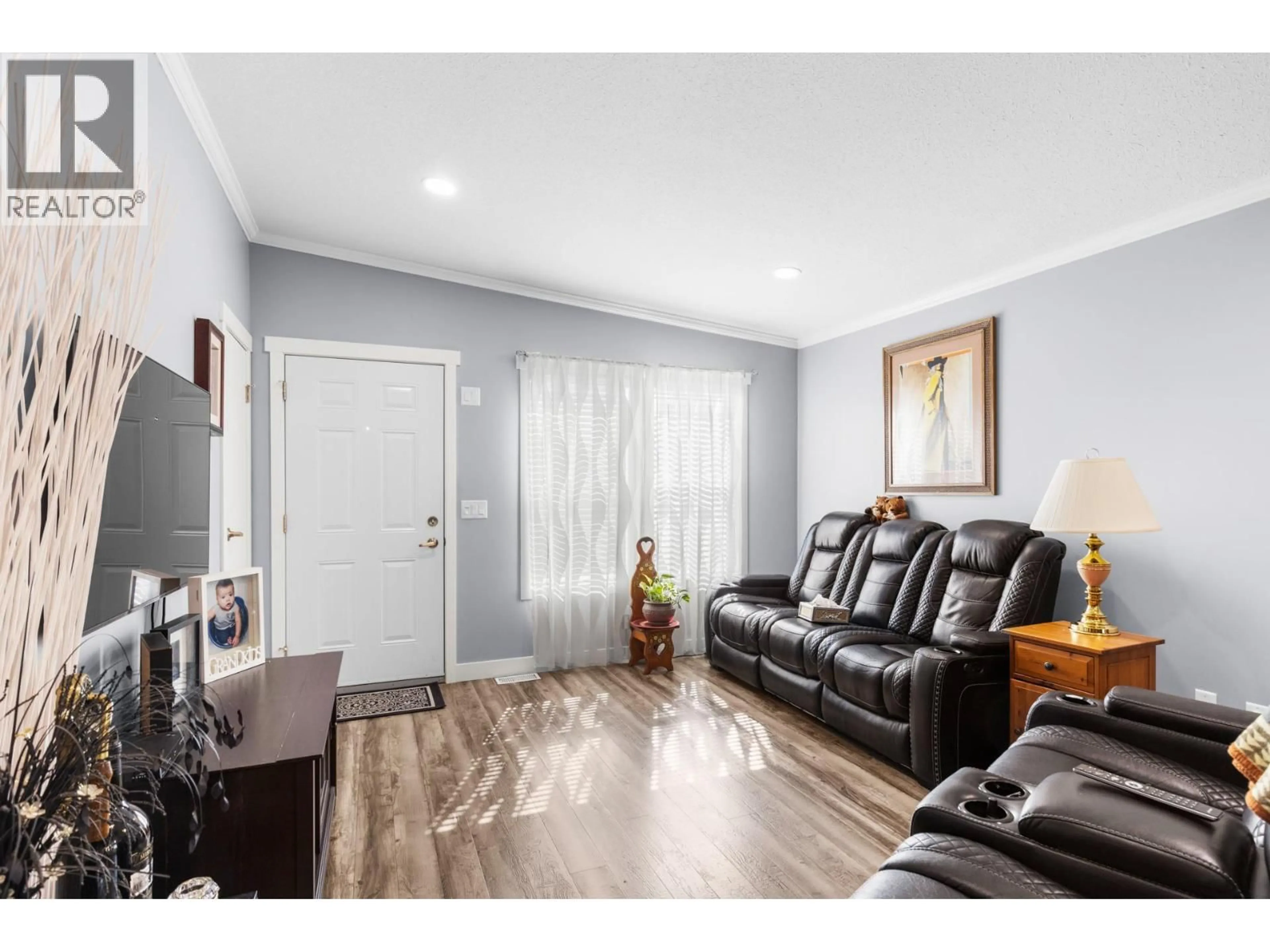 Living room with furniture, wood/laminate floor for 45 - 1835 NANCEE WAY COURT, West Kelowna British Columbia V1Z4C1