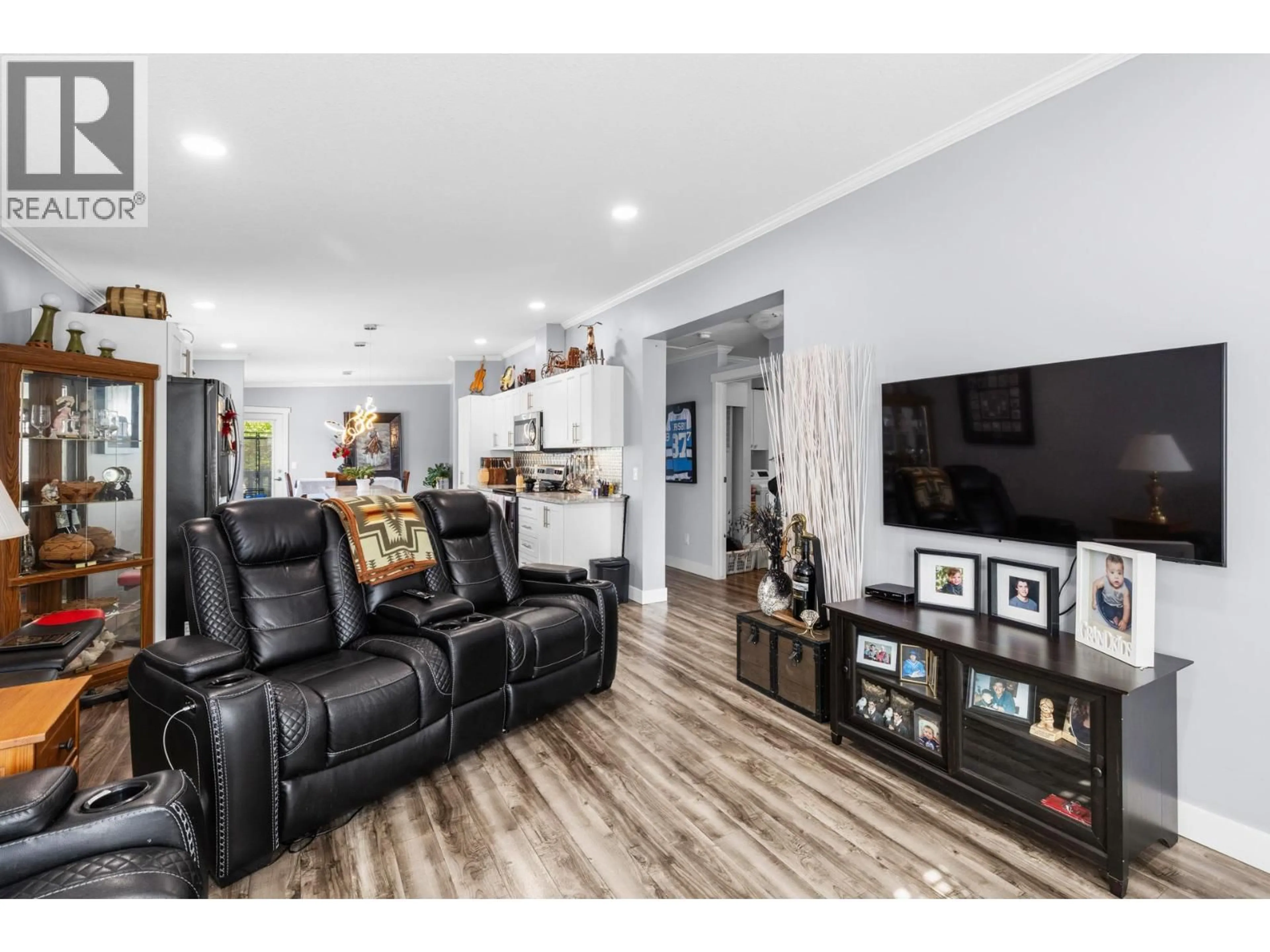 Living room with furniture, wood/laminate floor for 45 - 1835 NANCEE WAY COURT, West Kelowna British Columbia V1Z4C1