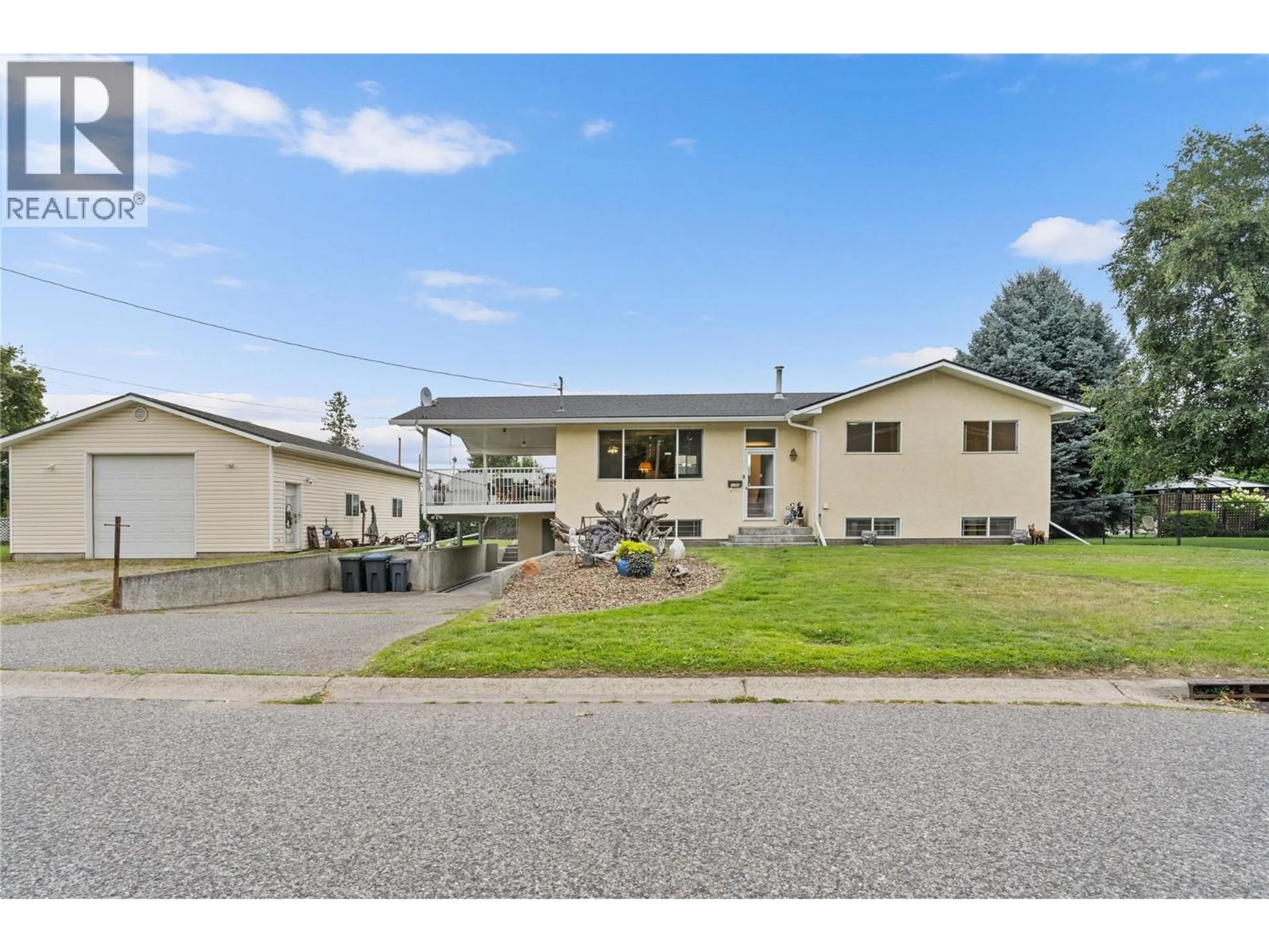 Home with vinyl exterior material, street for 1390 CREEKSIDE ROAD, Kelowna British Columbia V1X1B4