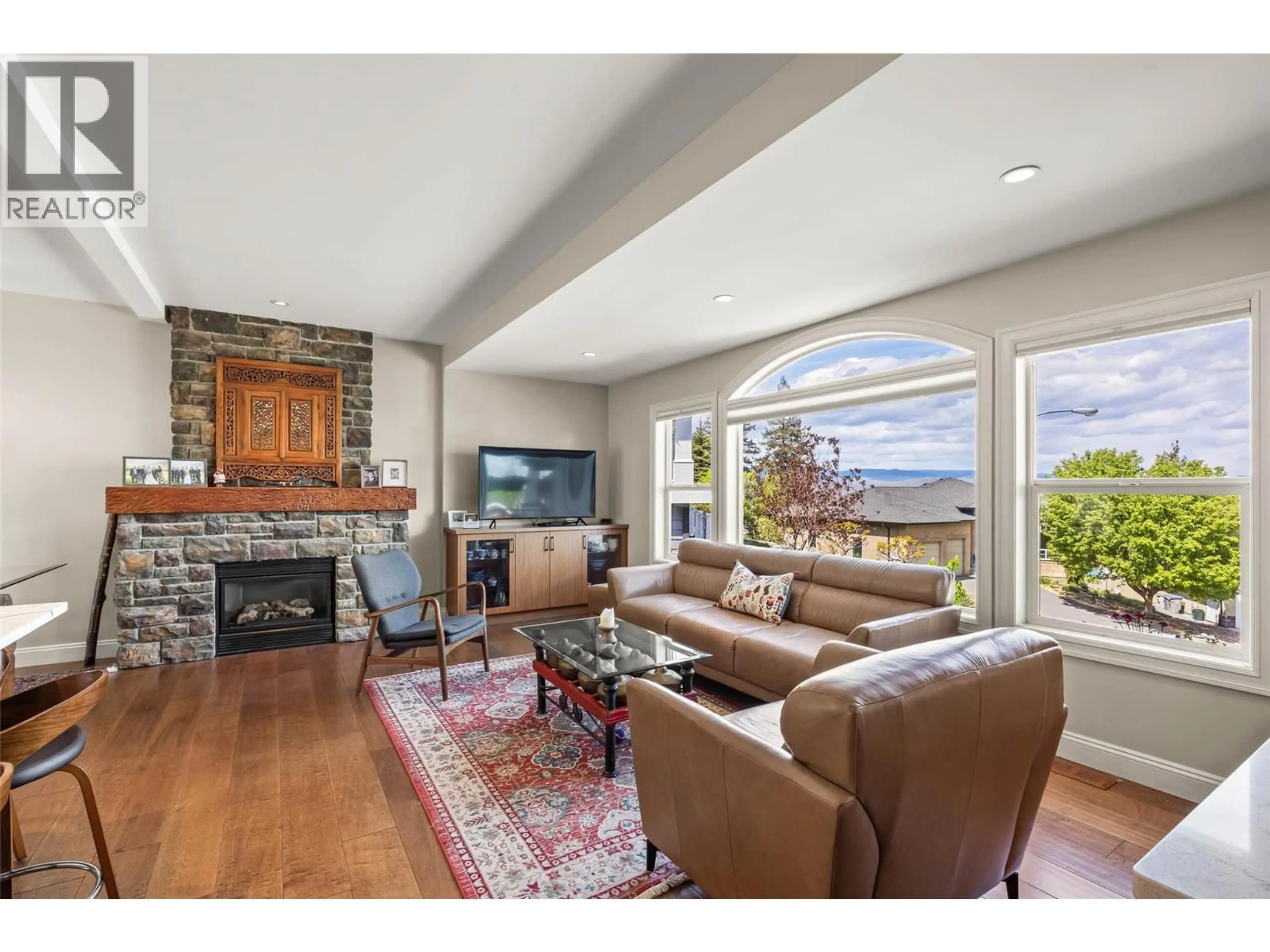 Living room with furniture, unknown for 432 AZURE PLACE, Kamloops British Columbia V2E2R2