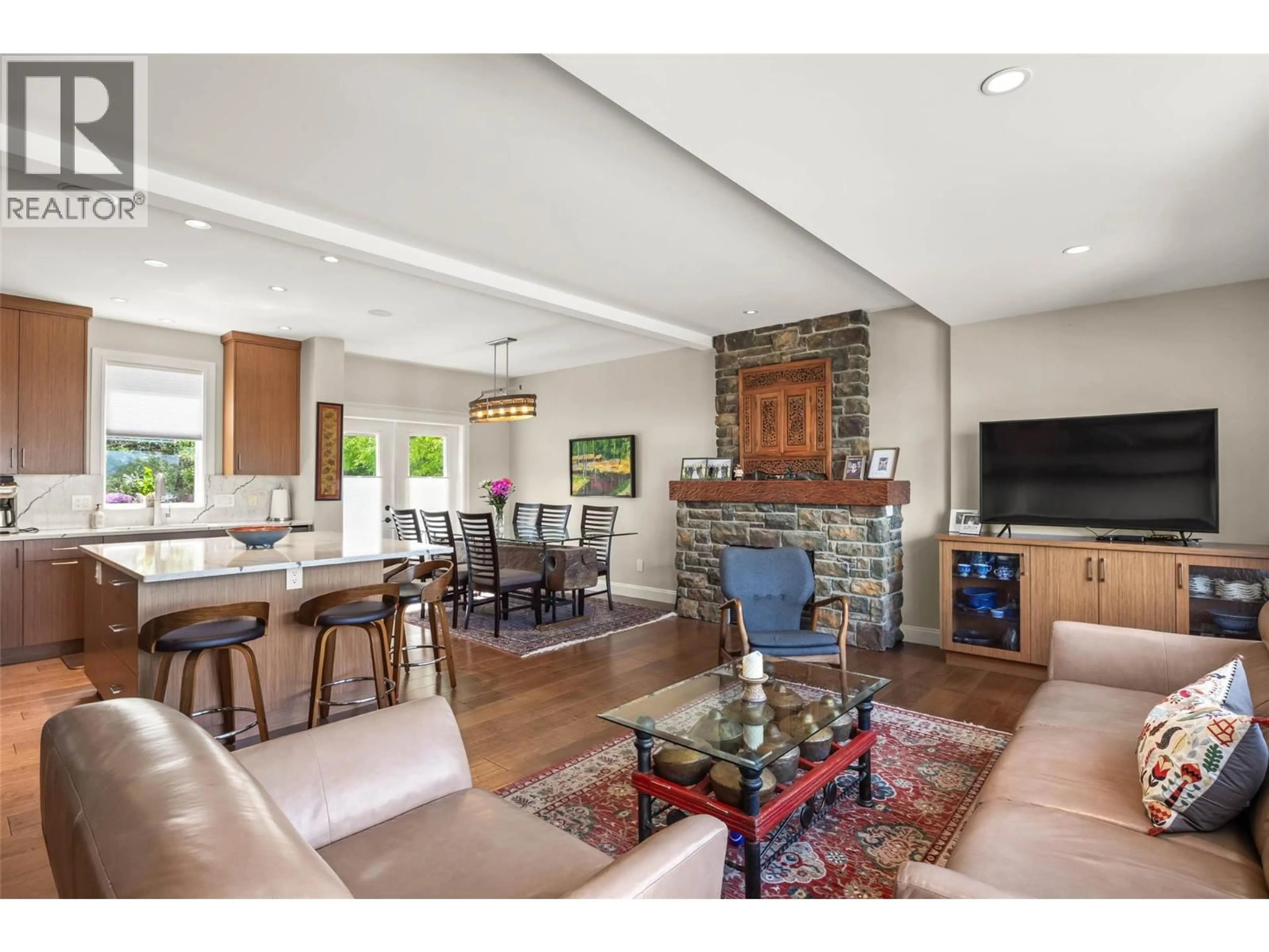 Living room with furniture, unknown for 432 AZURE PLACE, Kamloops British Columbia V2E2R2