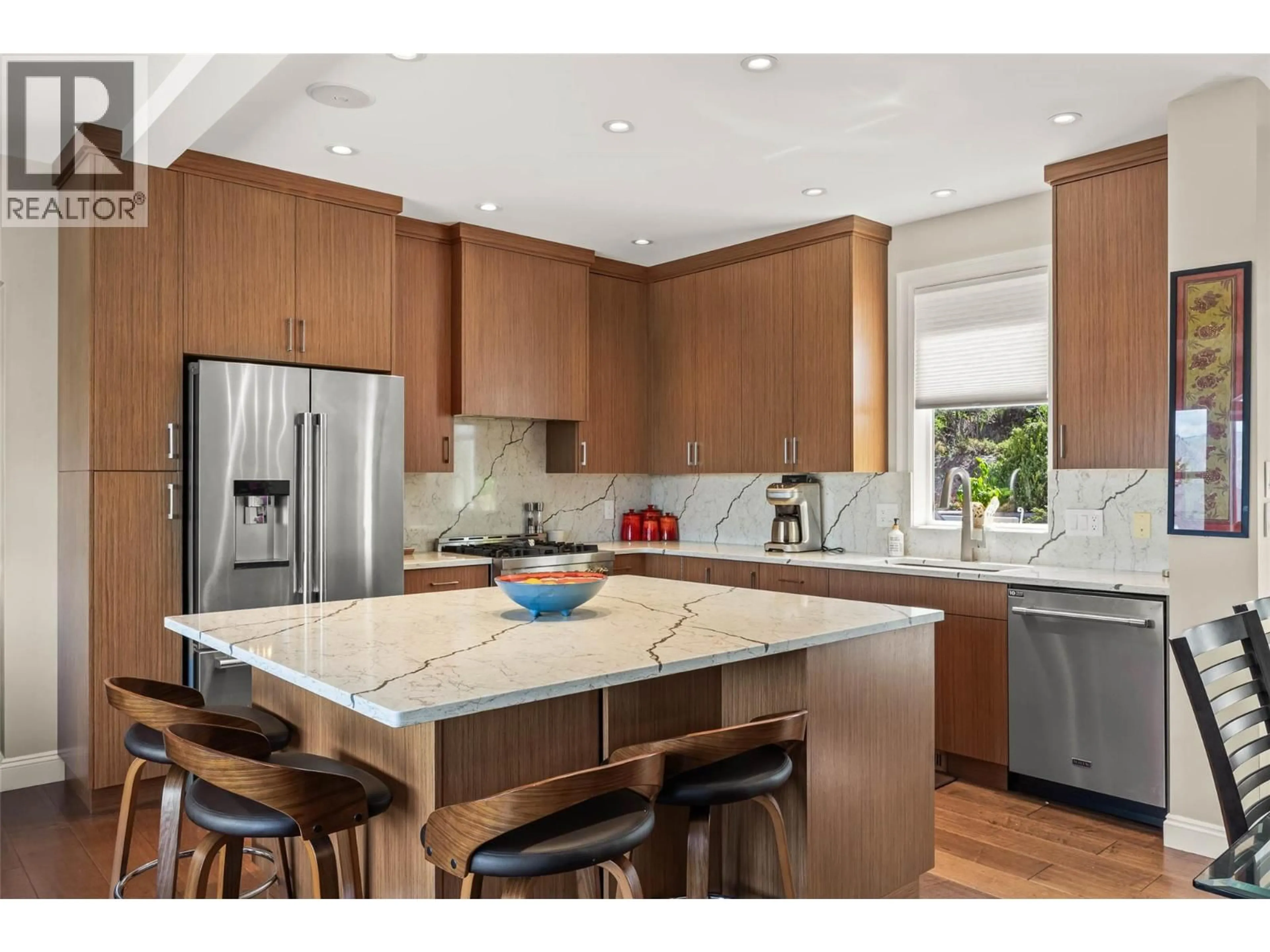 Contemporary kitchen, unknown for 432 AZURE PLACE, Kamloops British Columbia V2E2R2