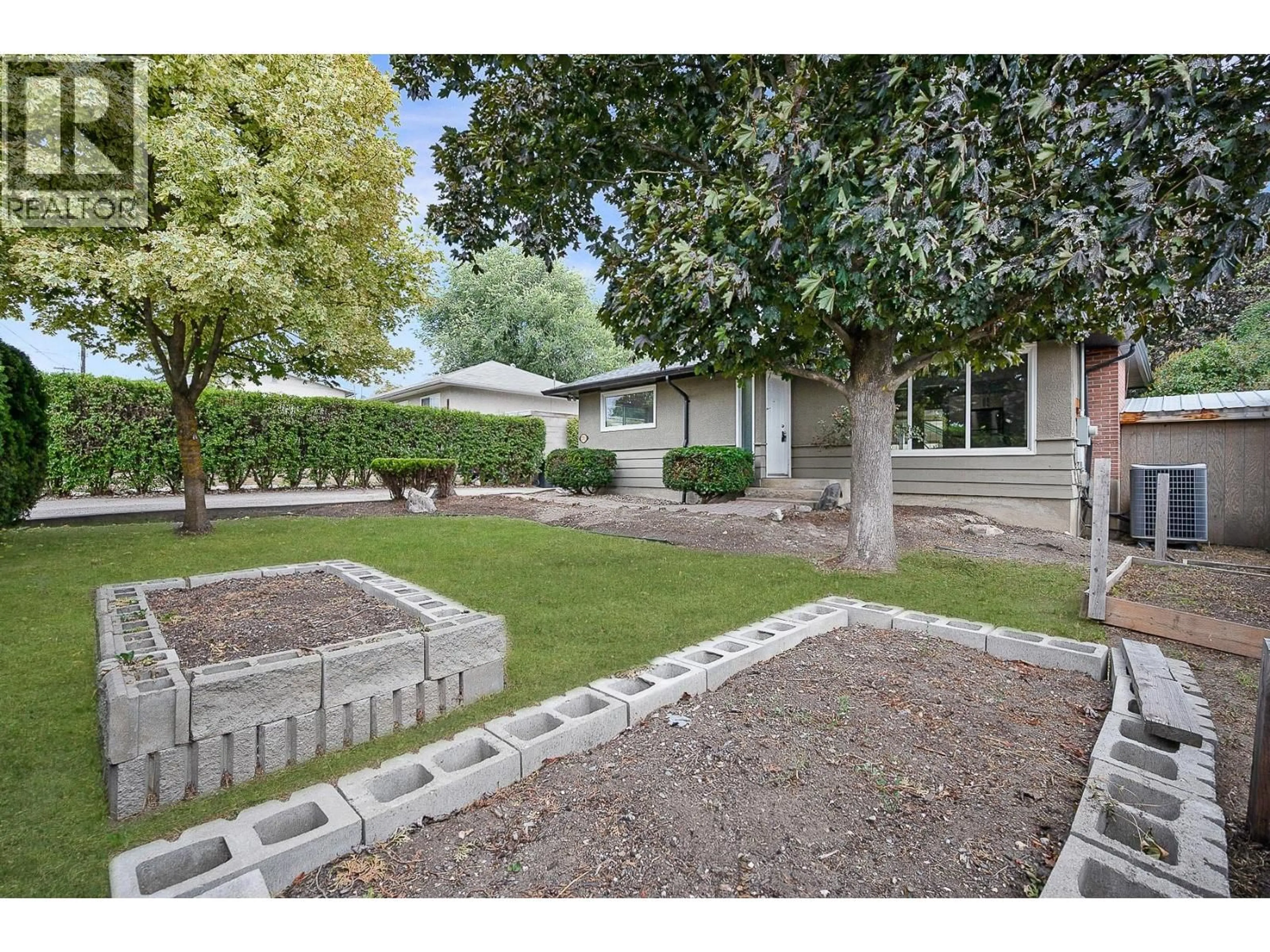 A pic from outside/outdoor area/front of a property/back of a property/a pic from drone, street for 2703 15 STREET, Vernon British Columbia V1T3V5