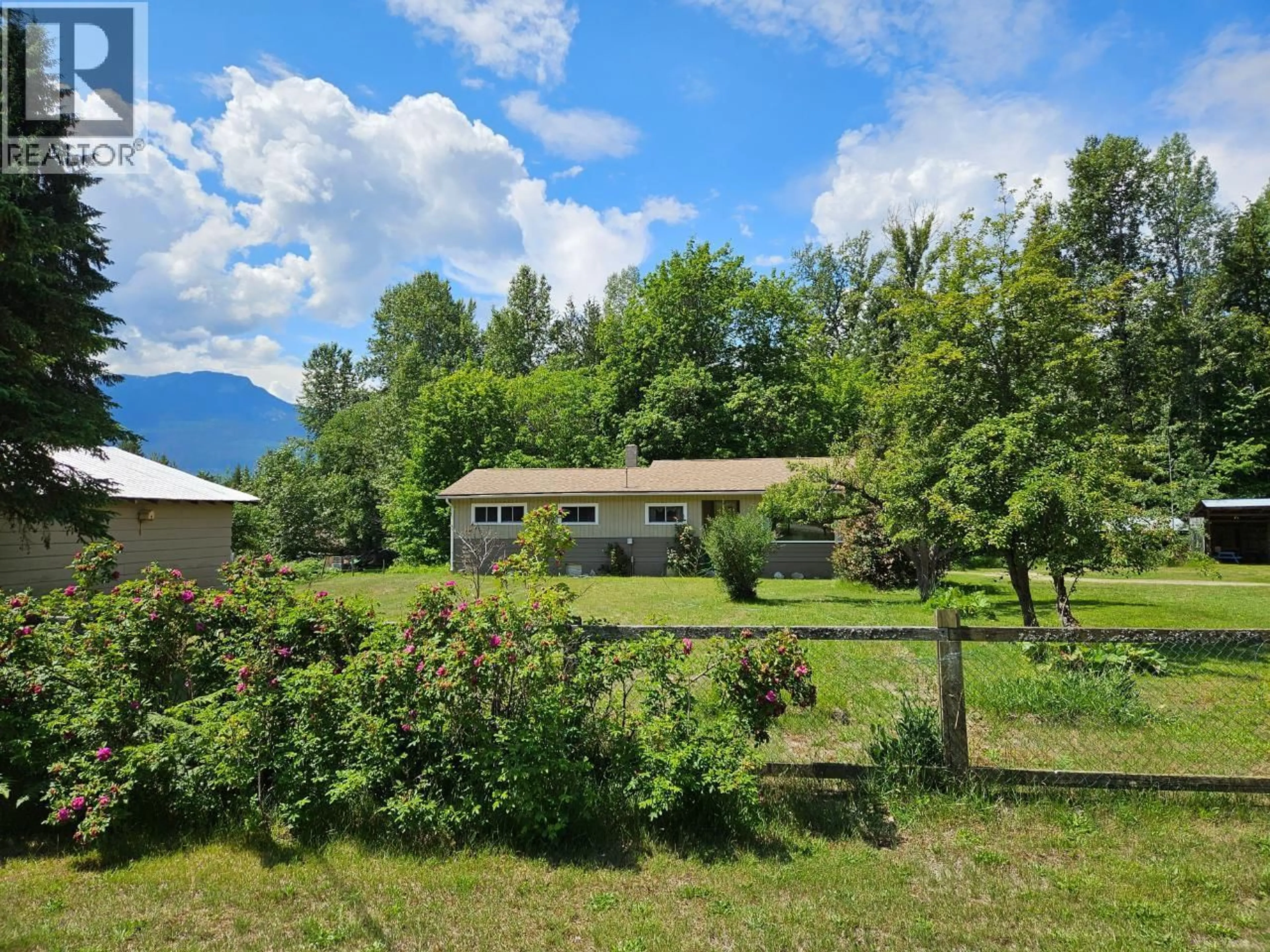 A pic from outside/outdoor area/front of a property/back of a property/a pic from drone, mountain view for 432 ALEXANDER ROAD, Nakusp British Columbia V0G1R1