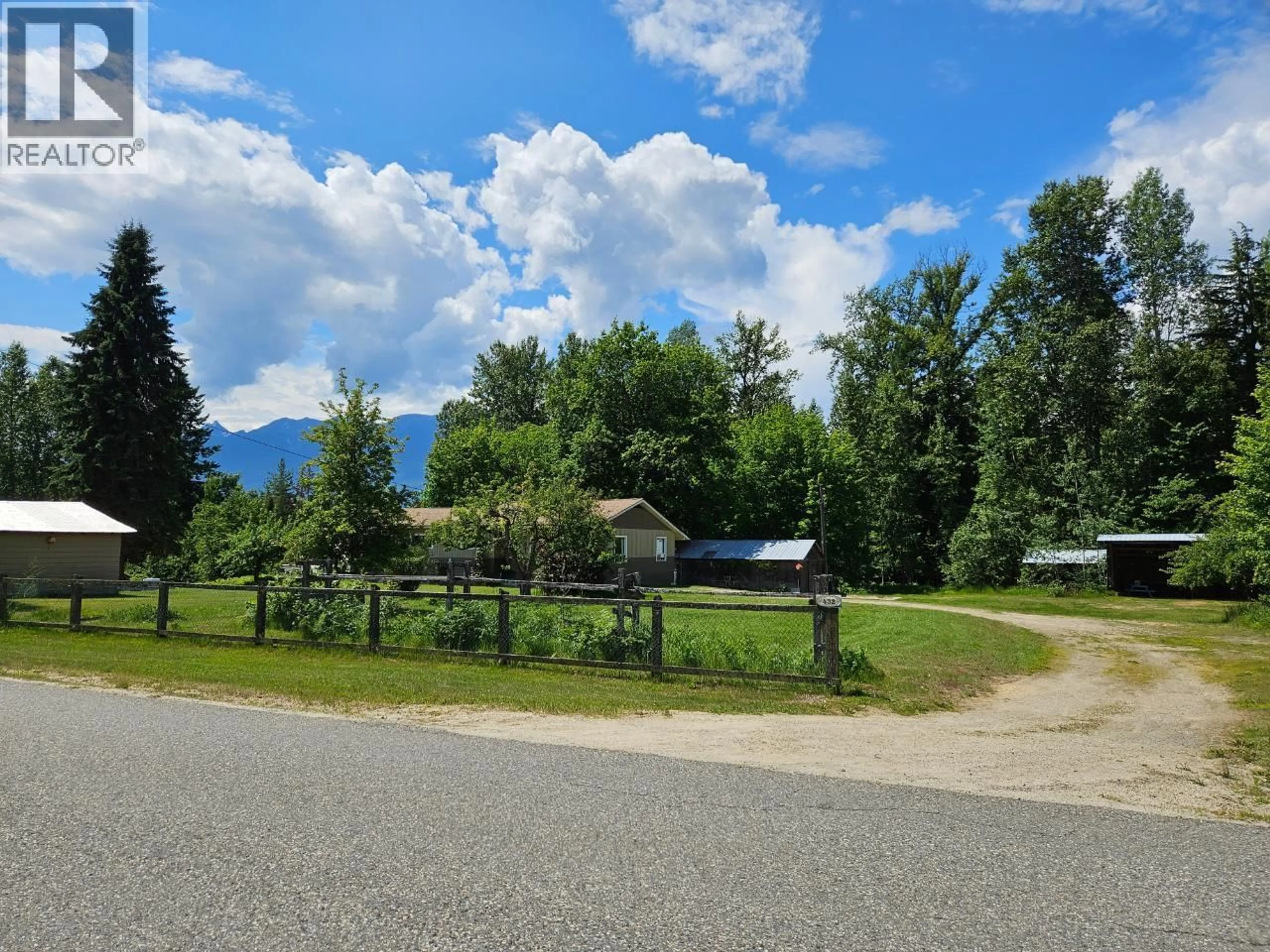 A pic from outside/outdoor area/front of a property/back of a property/a pic from drone, mountain view for 432 ALEXANDER ROAD, Nakusp British Columbia V0G1R1