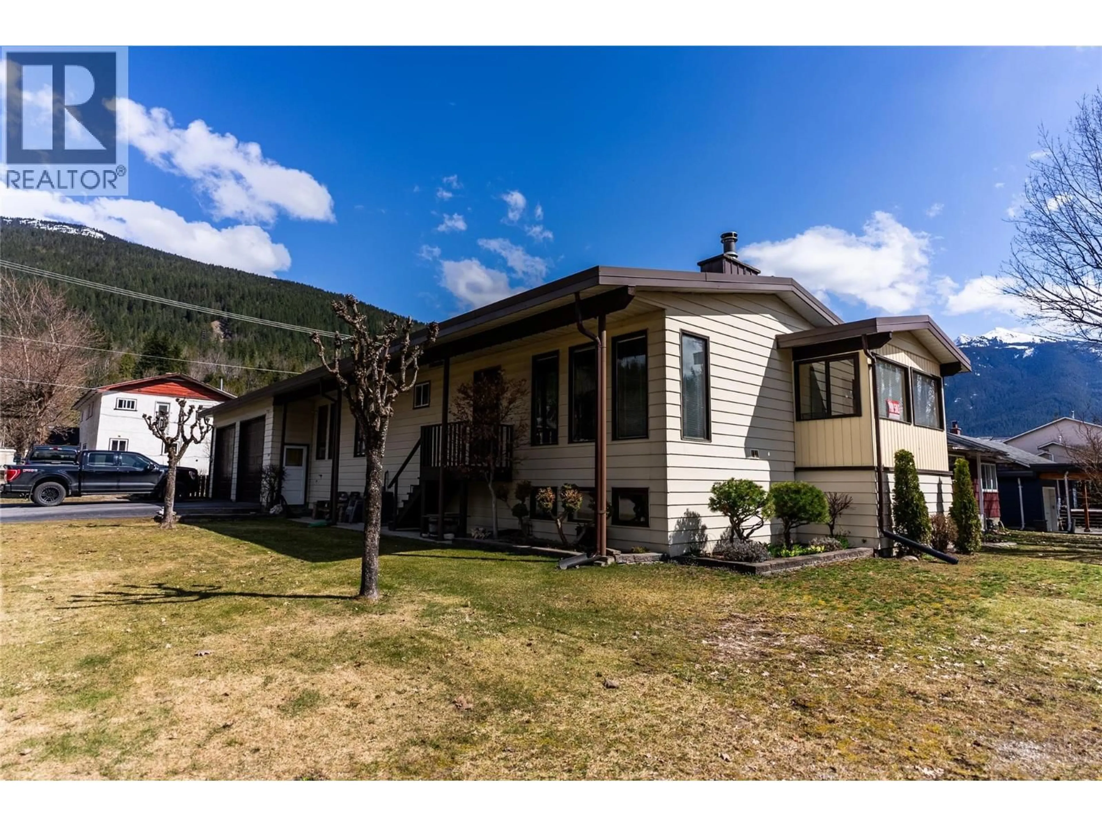 A pic from outside/outdoor area/front of a property/back of a property/a pic from drone, unknown for 108 FORD STREET, Revelstoke British Columbia V0E2S0