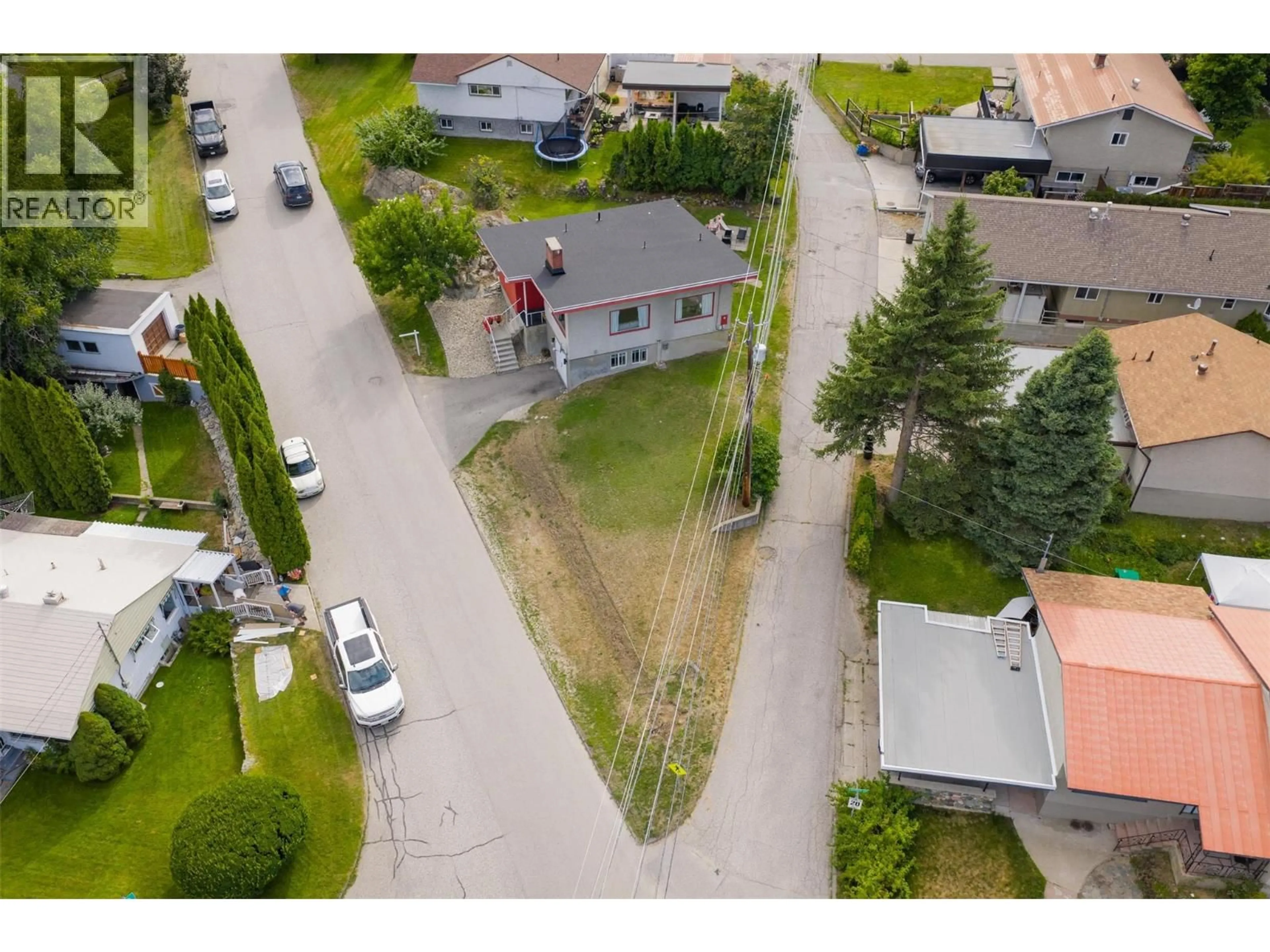A pic from outside/outdoor area/front of a property/back of a property/a pic from drone, street for 511 FORREST DRIVE, Warfield British Columbia V1R2H3