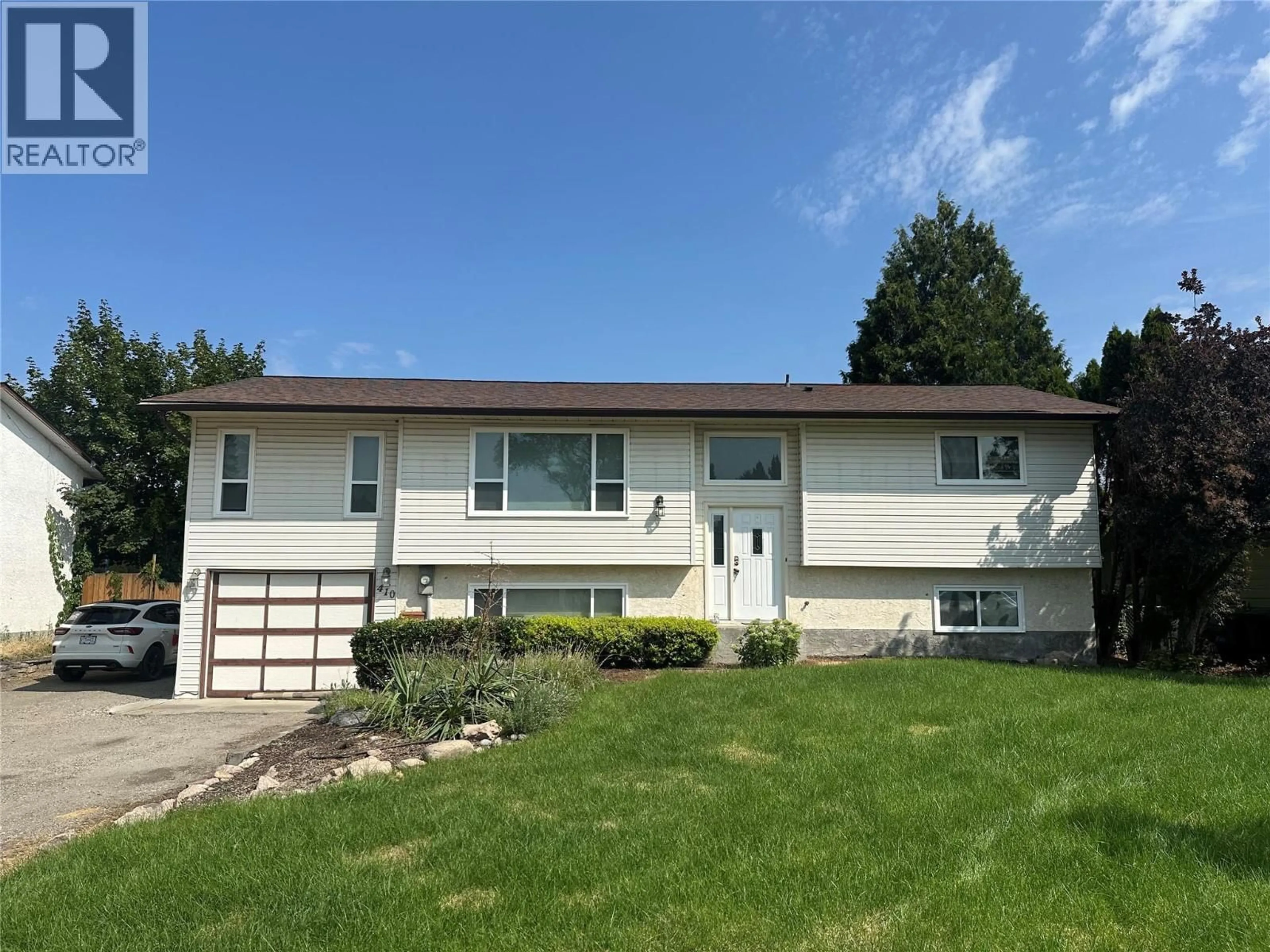 Home with vinyl exterior material, street for 410 HILLABY AVENUE, Kelowna British Columbia V1X6G2
